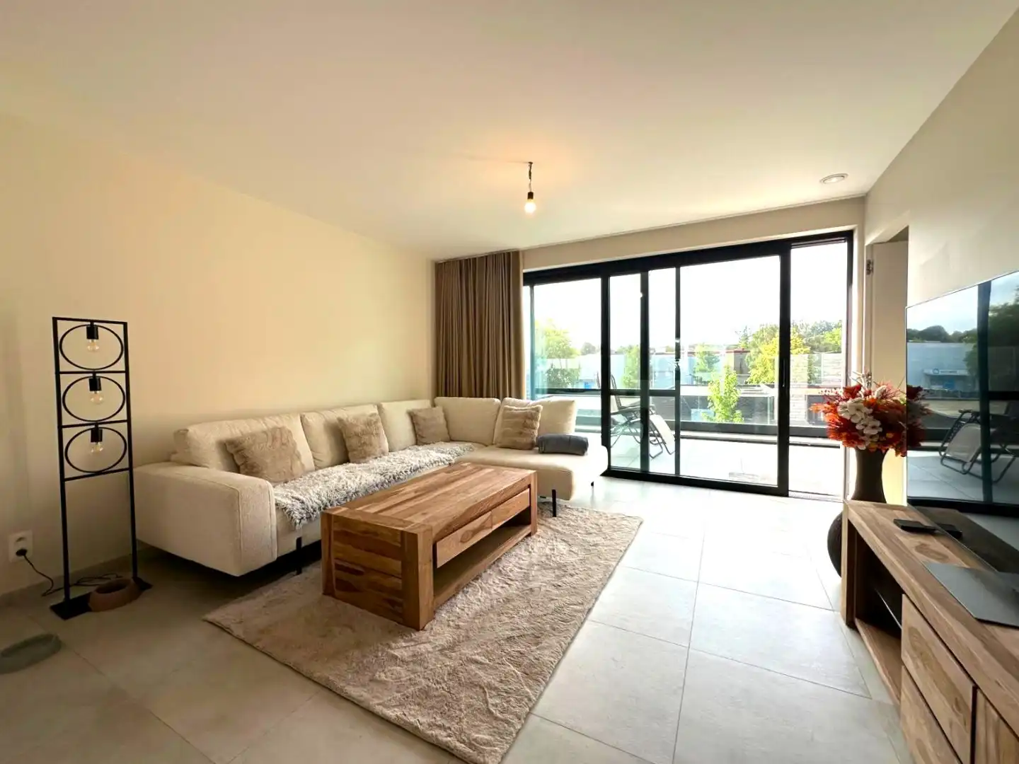 Modern appartement op centrale locatie te Sint-Andries foto 4