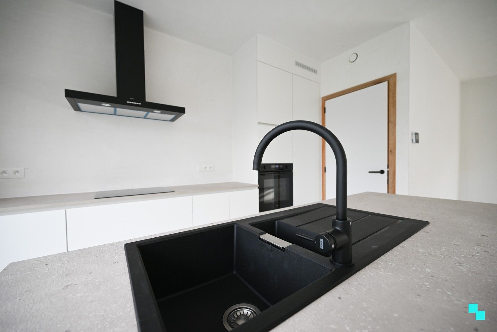 Aantrekkelijke HOB met drie slaapkamers in rustige nieuwe verkaveling foto 5
