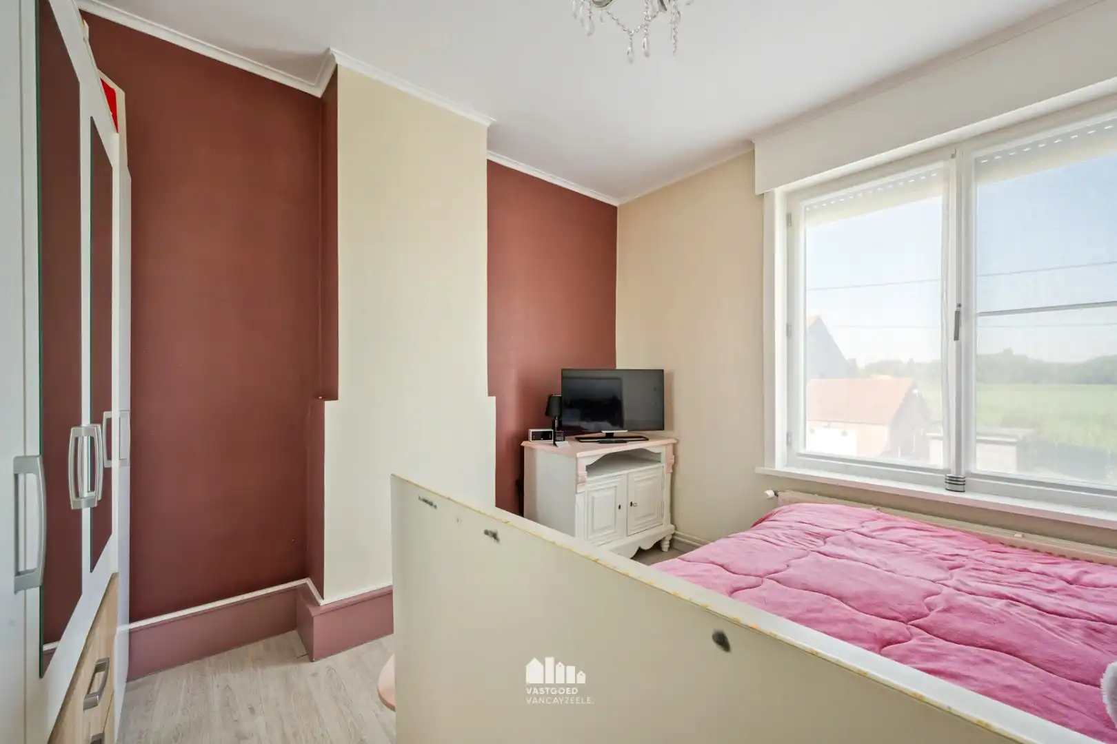 Instapklare halfopen woning met 5 slaapkamers, dubbele garage en zonnige tuin in Komen-Waasten. foto 18
