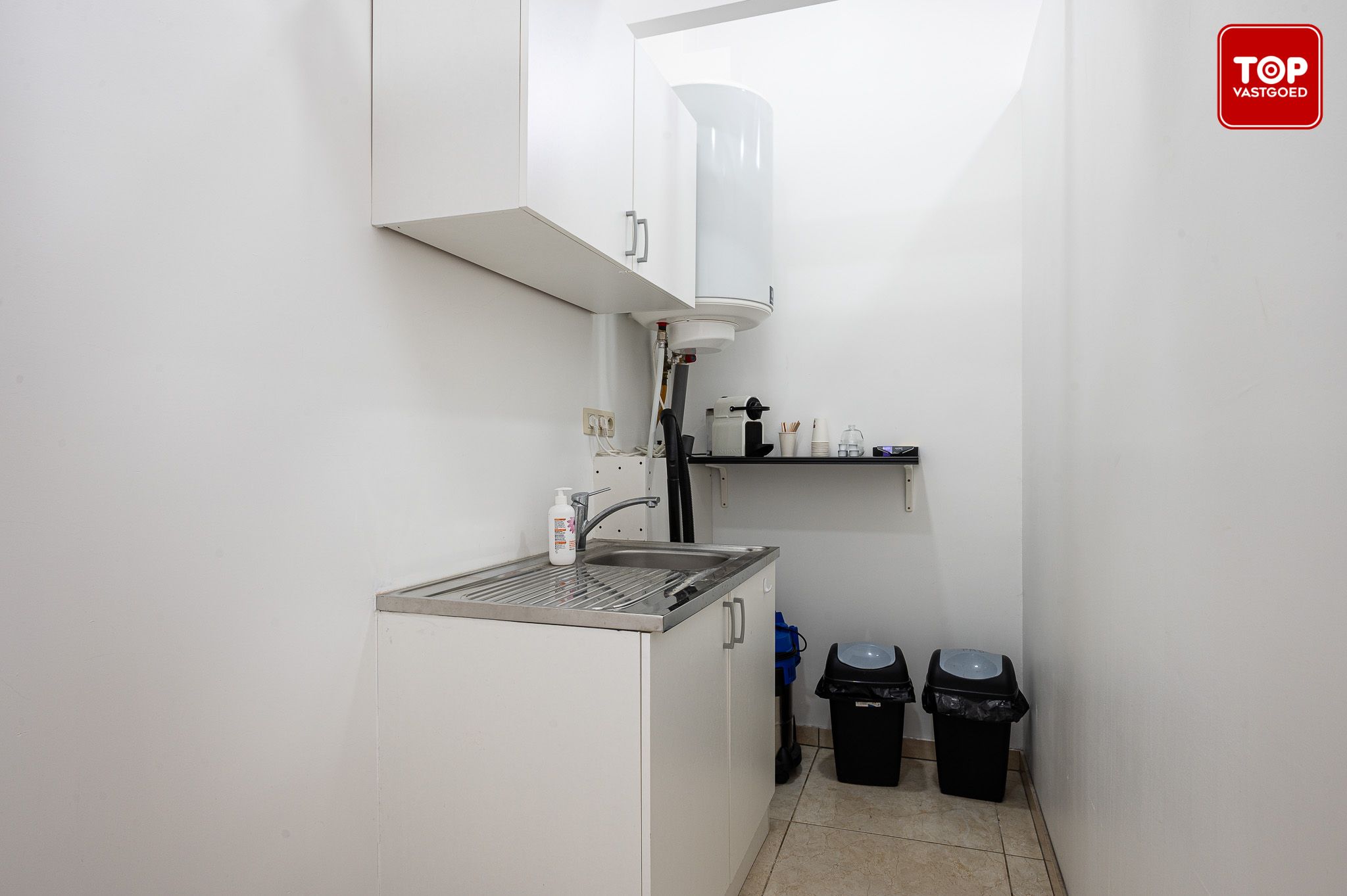 Een ideale opportuniteit voor wie op zoek is naar een commerciële ruimte op een TOPlocatie met potentieel. foto 10