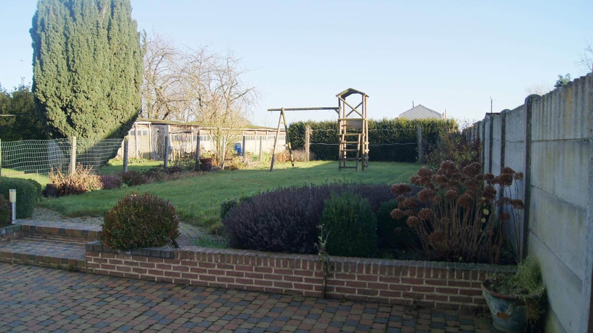 Gezinswoning met 3 slpks, bureau, garage en tuin foto 3