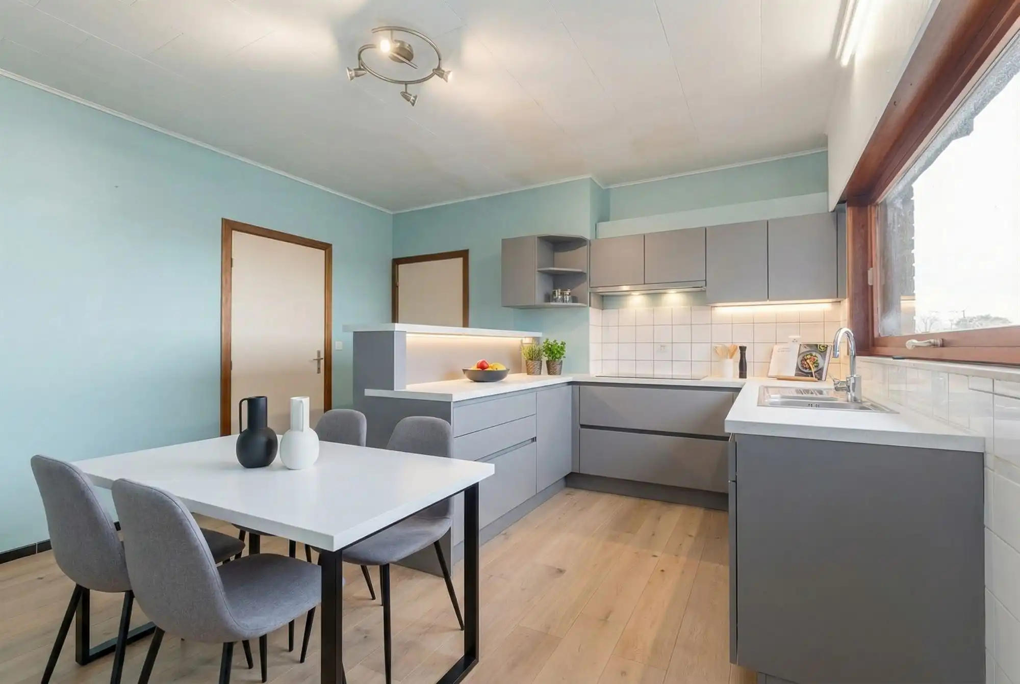 Vrijstaande bungalow met weidse zichten op toplocatie foto 21