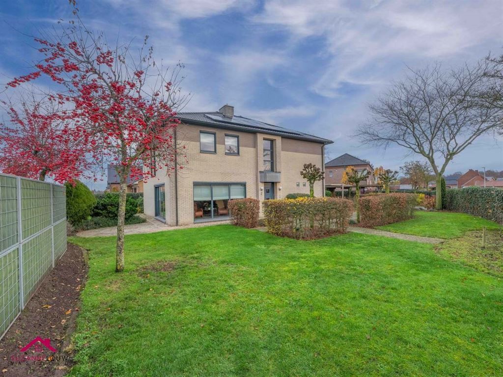 Ruime vrijstaande en instapklare woning in hedendaagse stijl foto 2