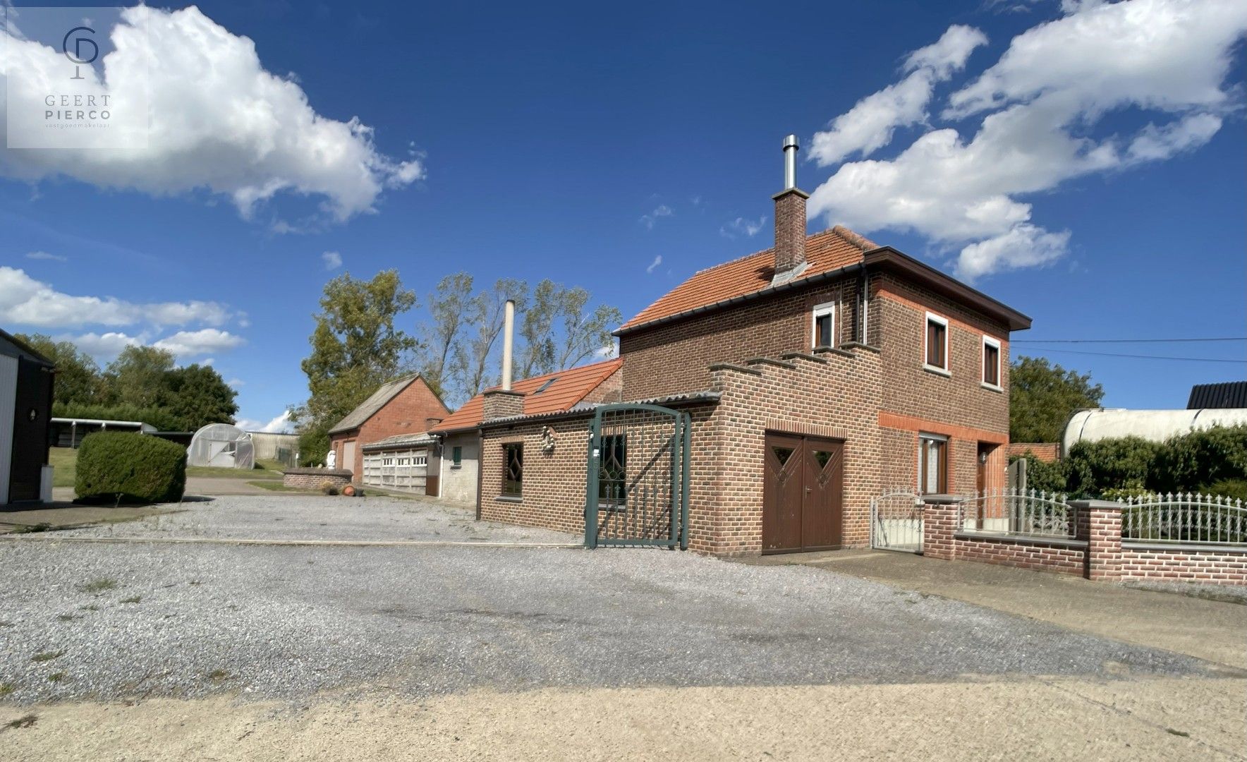 Op te frissen woning op ruim perceel midden in de natuur foto 2