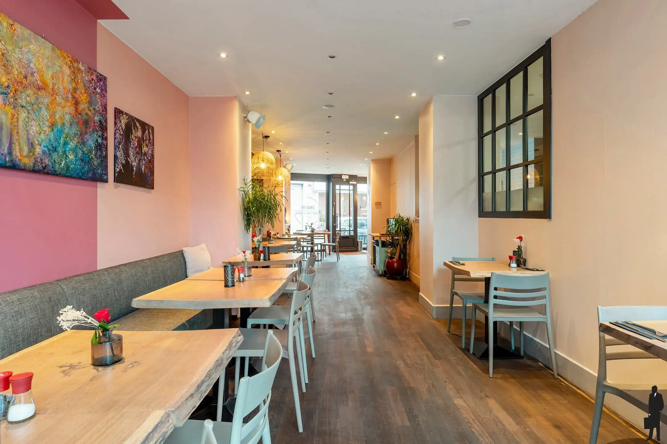 Handelszaak met ruim terras en bovenliggende woonst foto 6