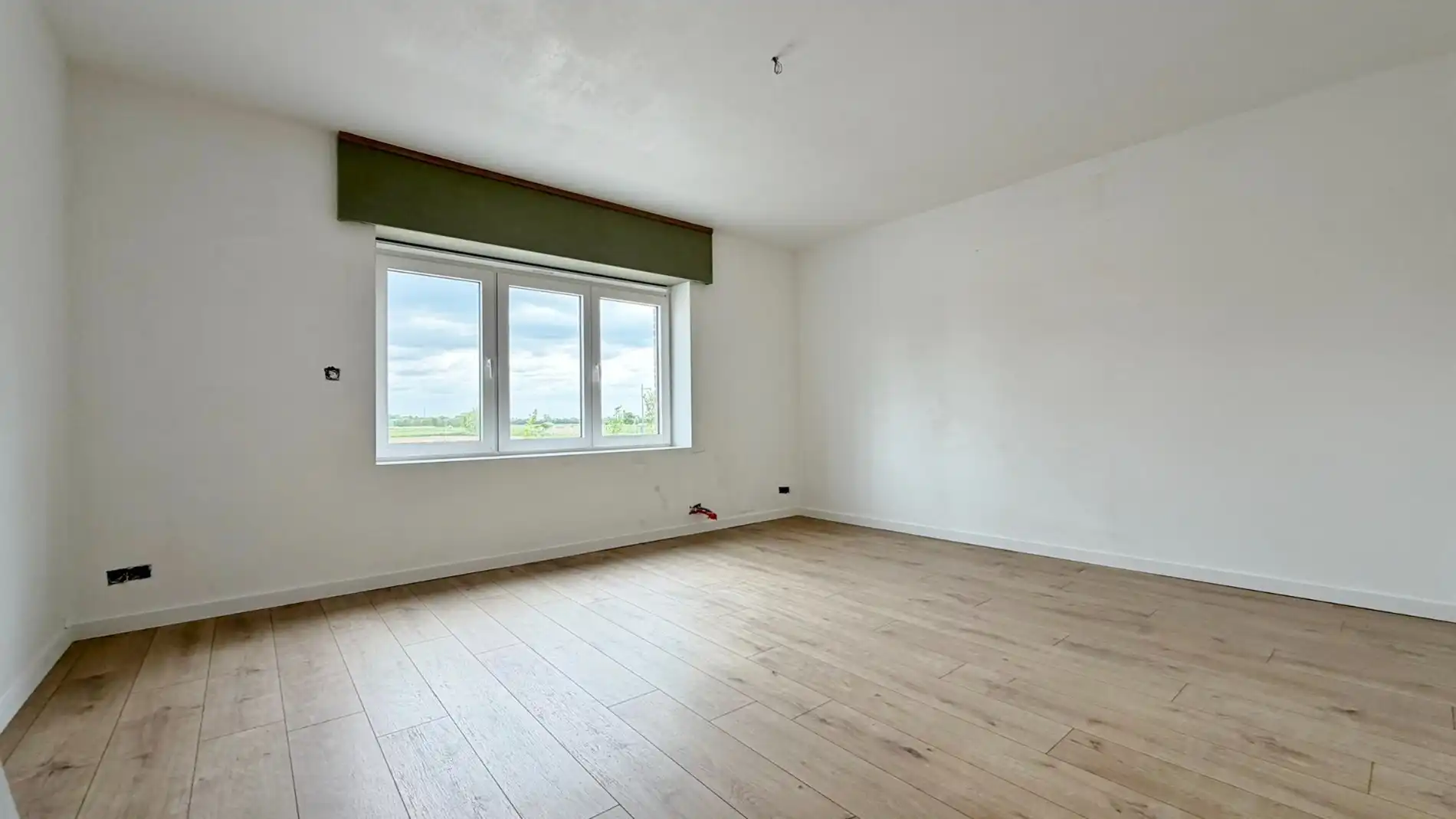 Zeer ruime nieuwbouwwoning in de dorpskern van Noordschote met grote garage en tuin.  foto 12