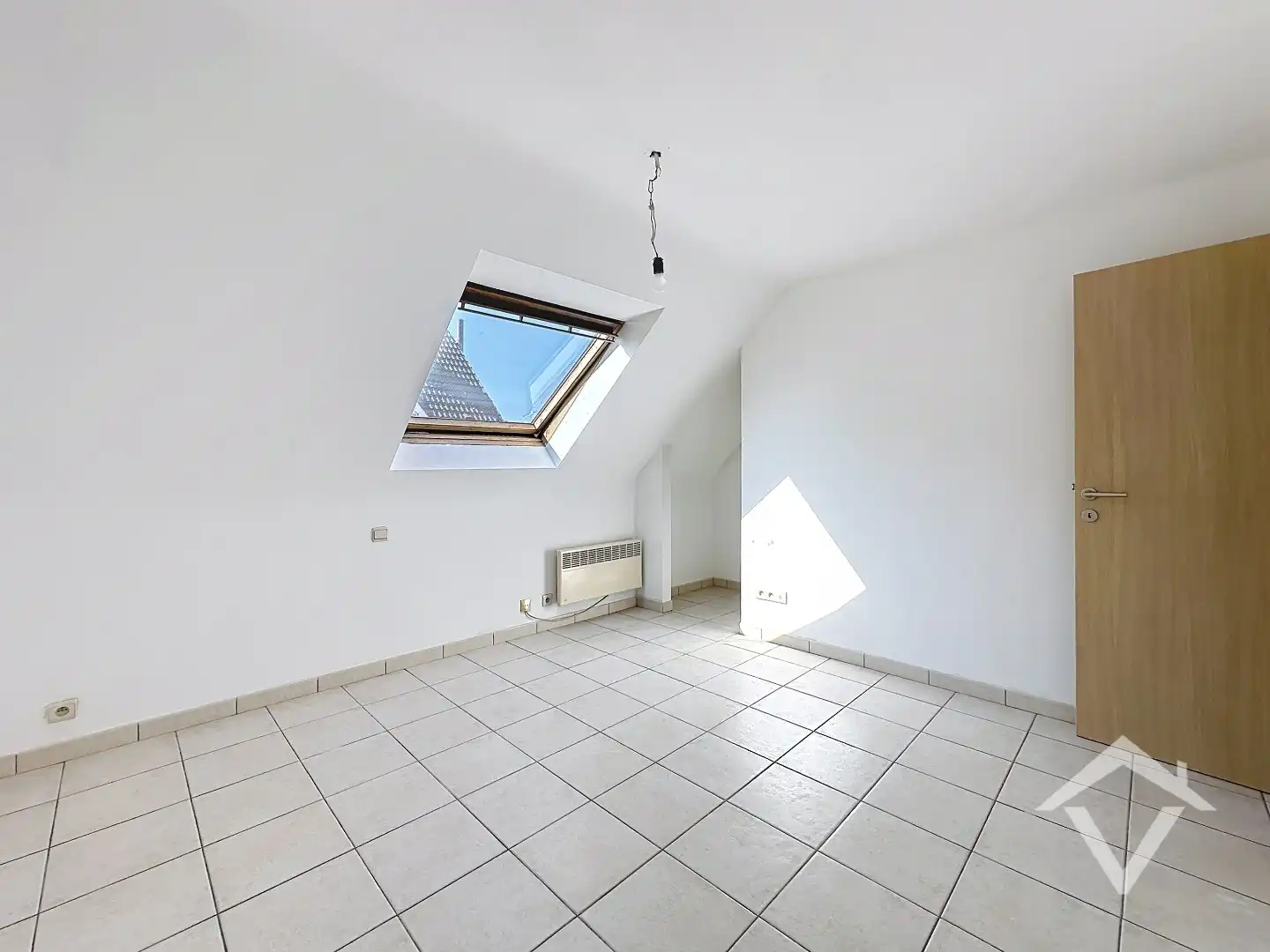 Ruim duplex appartement met zonnig terras in centrum Koekelare  foto 11