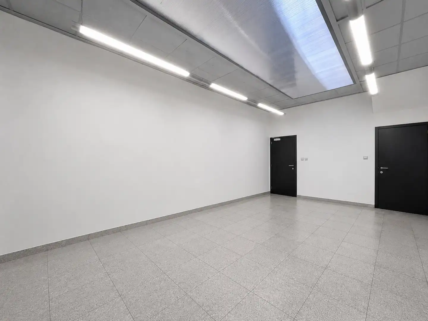 RUIME OPSLAGPLAATS/MAGAZIJN IN HERK-DE-STAD  foto 9