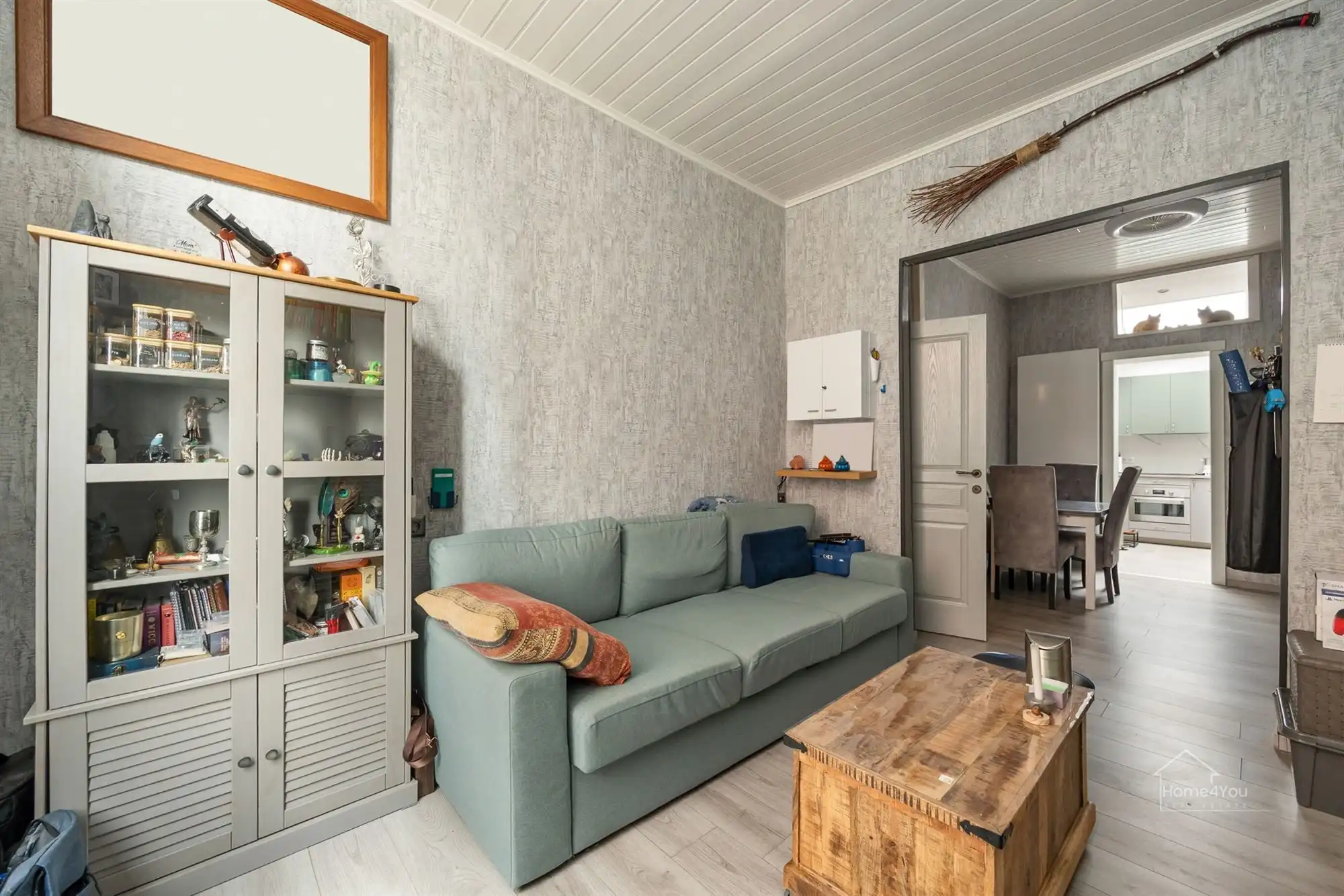 Gerenoveerde woning met vier slaapkamers in Merksem! foto 3