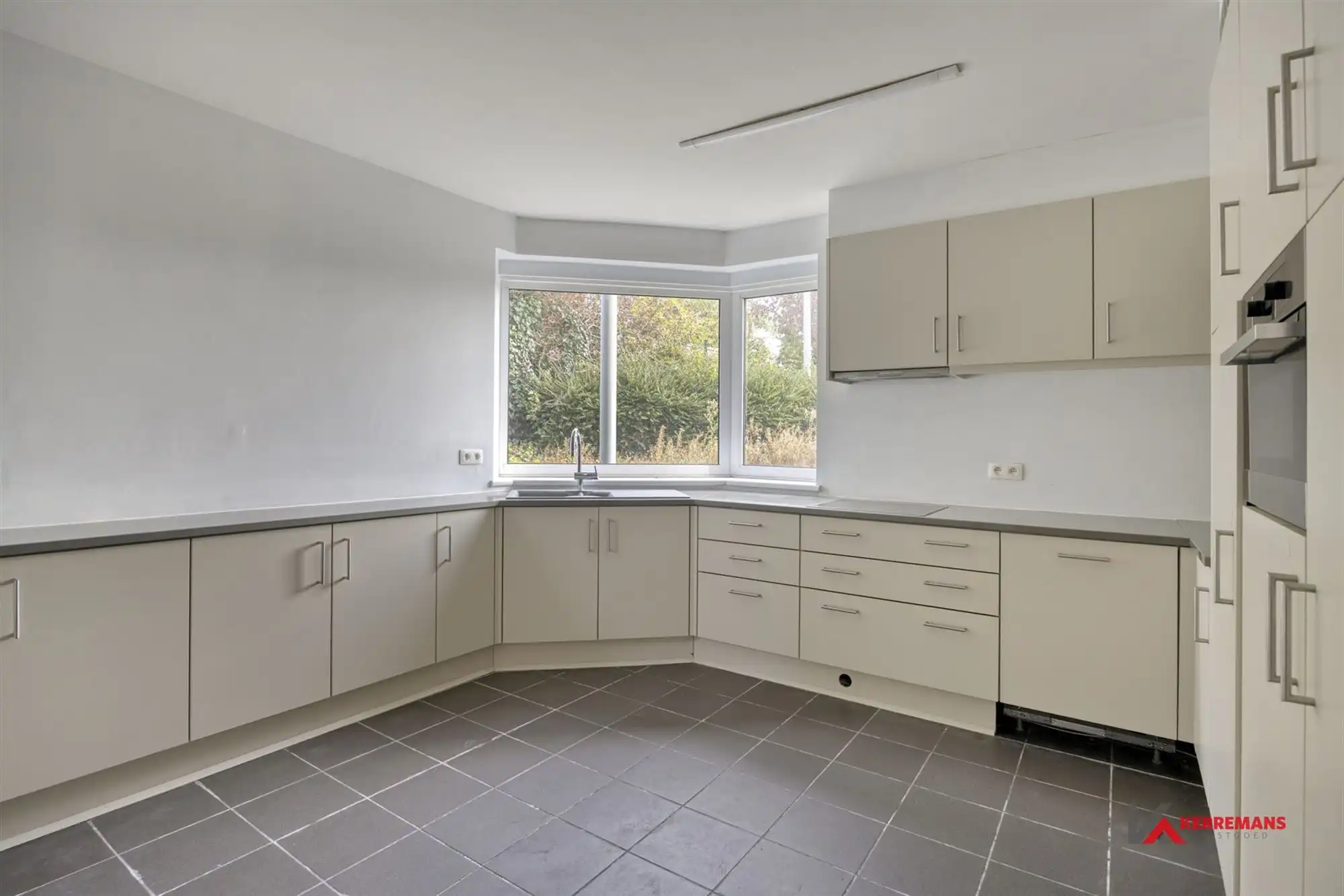 Kantoorgebouw. foto 8