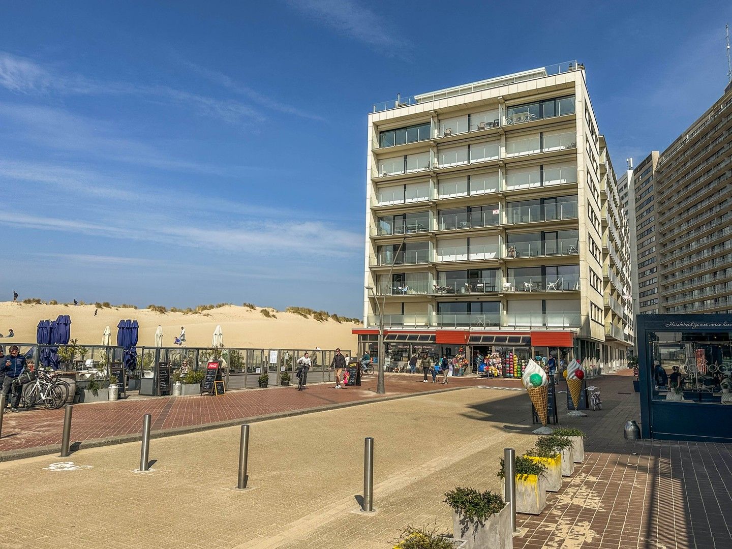 Instapklare studio nabij de dijk, het strand en de zee. foto 8