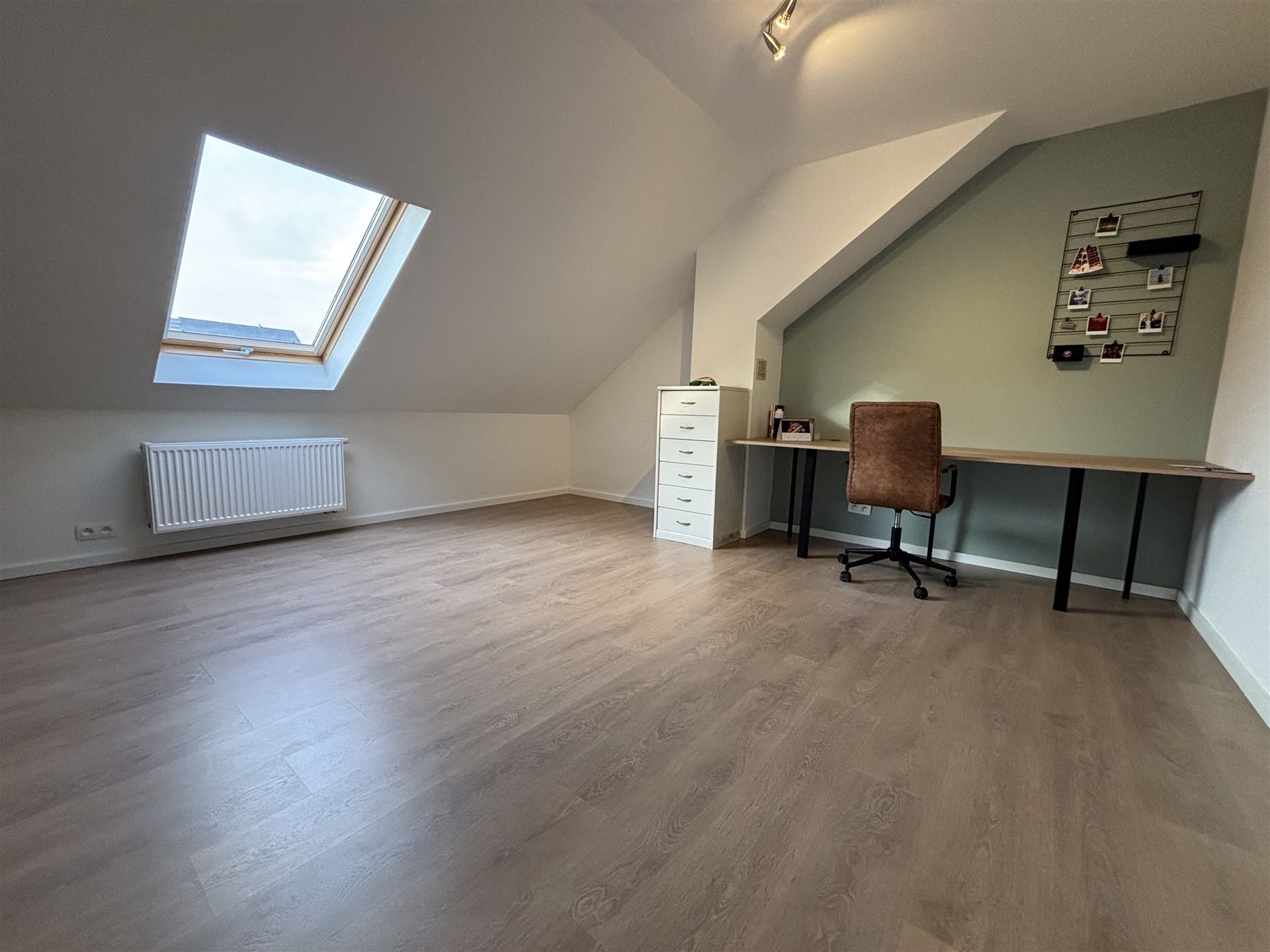 BEZOEKEN VOLZET: Moderne woning met 4 slaapkamers en tuin  foto 15