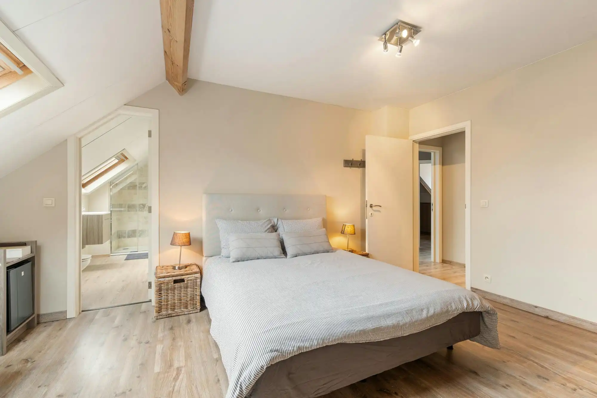Woonst met B&B en appartement te koop in Minderhout foto 16