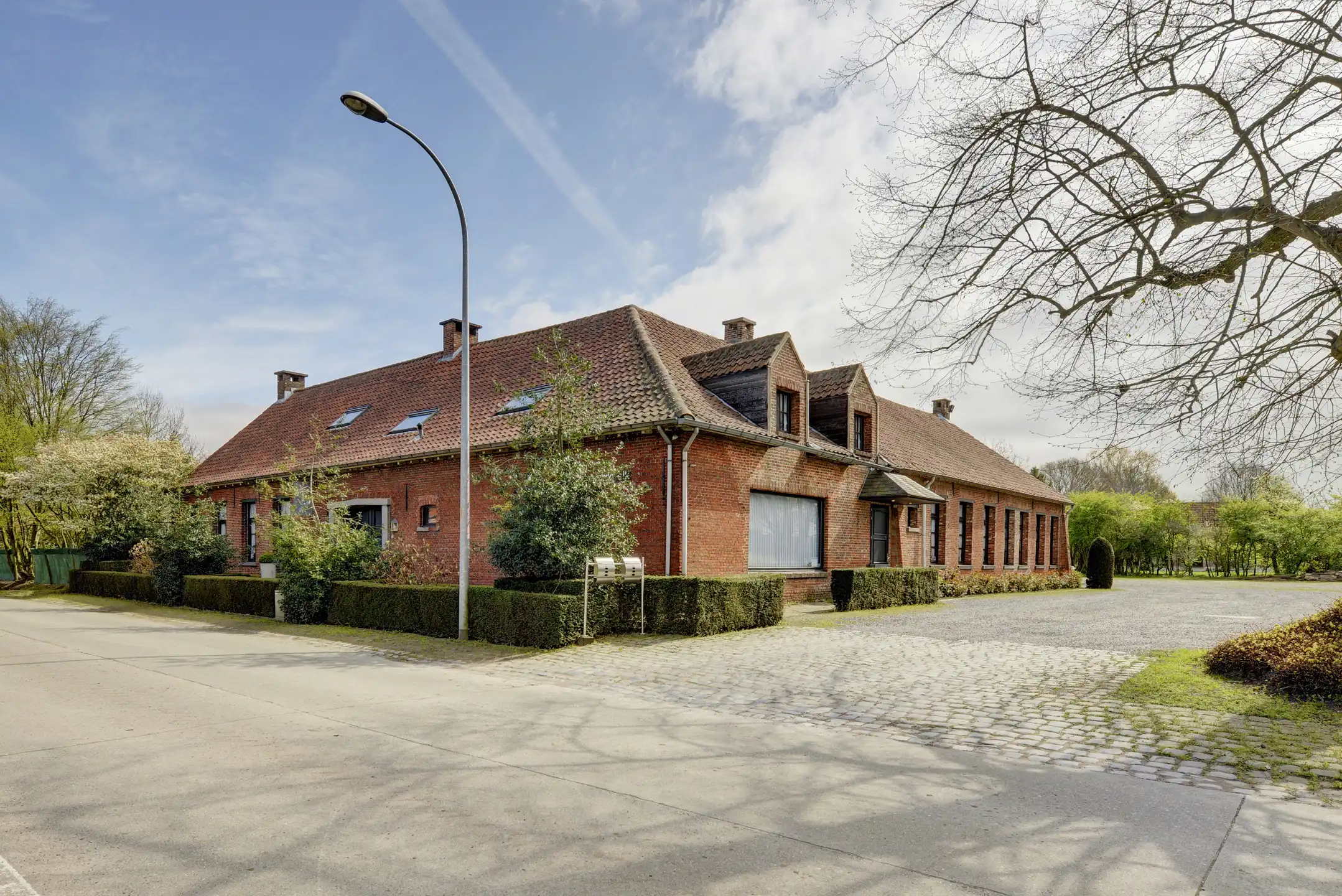 Landelijk gelegen hoeve met veel potentieel op 5.148 m² foto {{pictureIndex}}