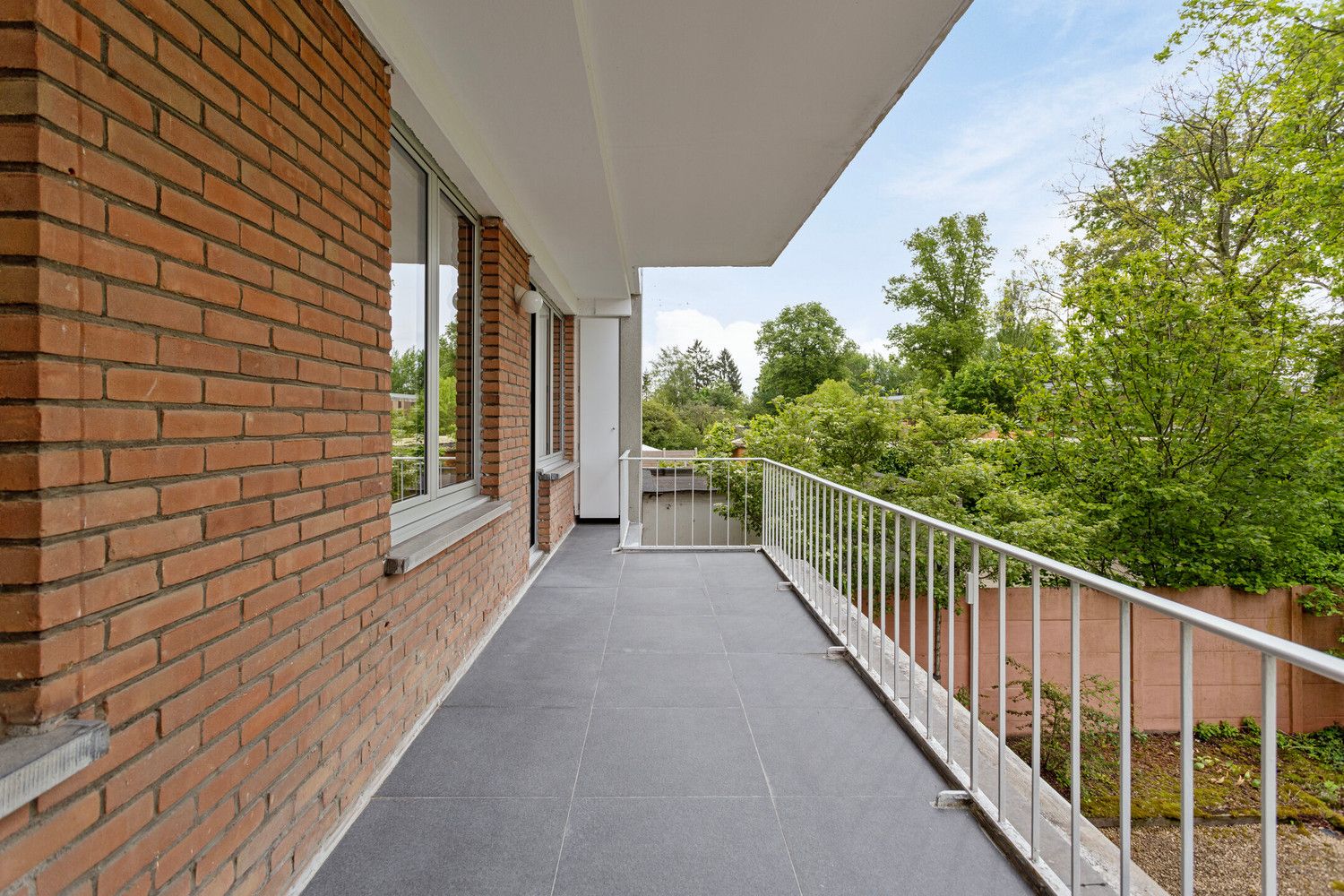 Instapklaar trendy appartement op wandelafstand van het Boekenberg Park met 3 slks, ruim terras en garagebox! foto 31