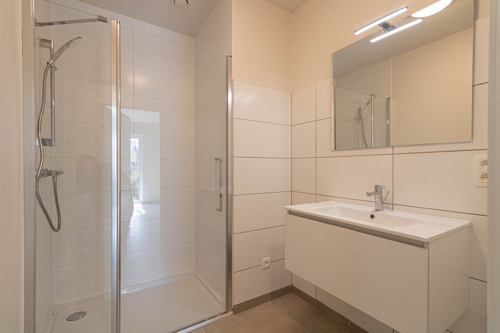 ! NIEUWE VOORWAARDEN! Zeer mooi afgewerkt en instapklaar nieuwbouwappartement gelegen in groene zone met mogelijkheid tot bijhuren van ondergrondse autostaanpla foto 12