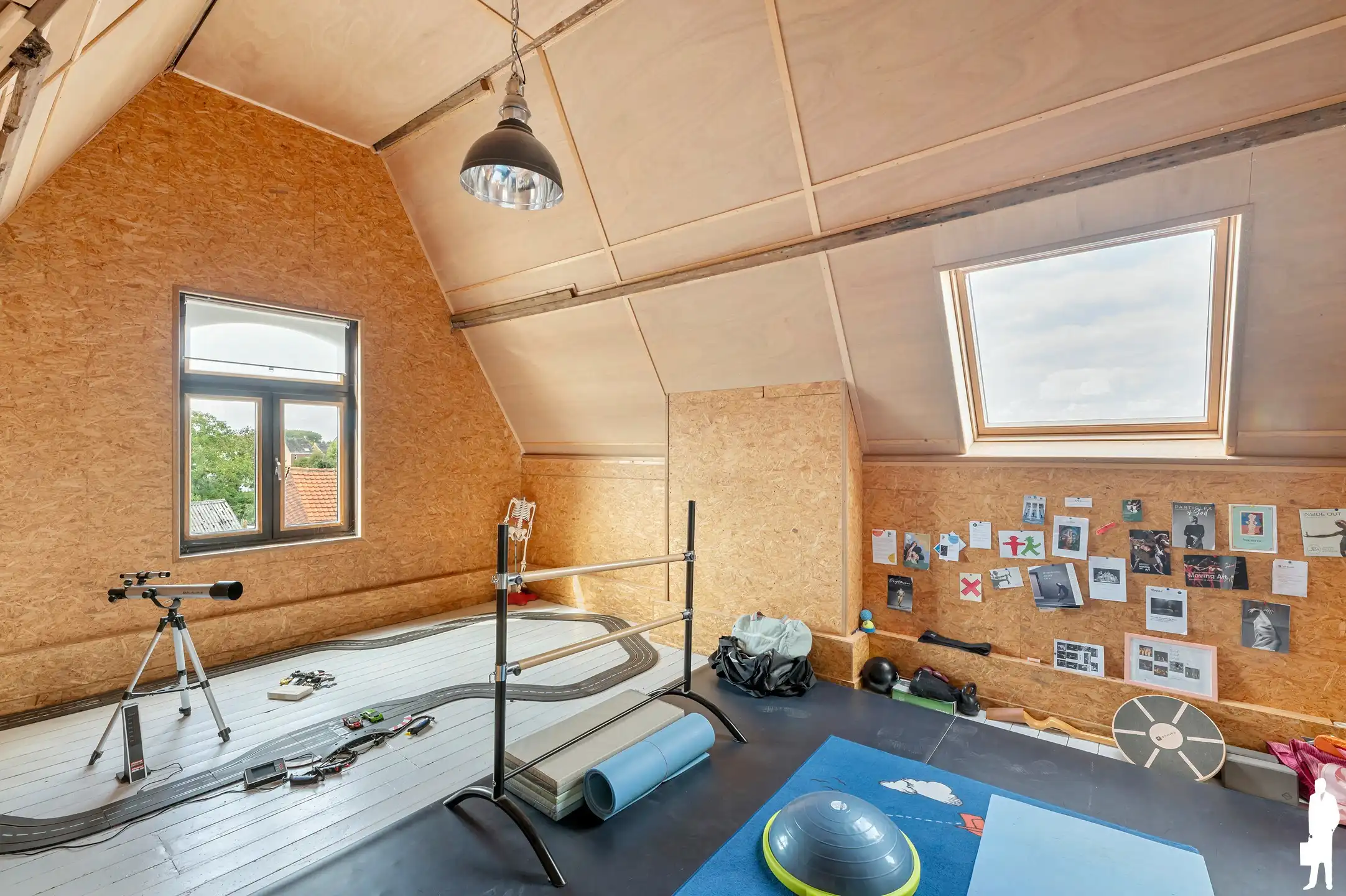Karaktervolle woning met 6 slk, zwembad + atelier  foto 31
