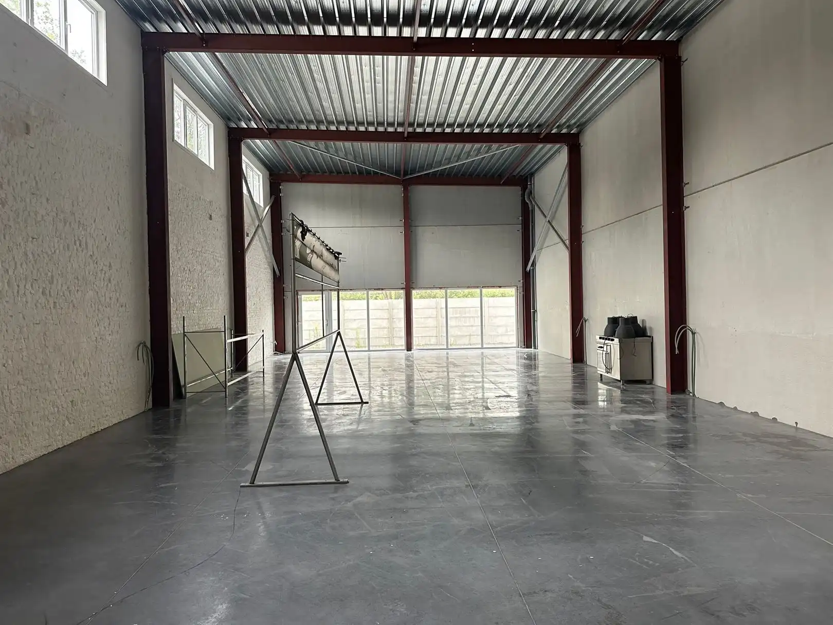 Magazijn 220m² te Leupegem foto 3