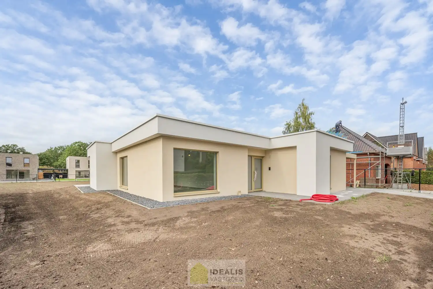 Schitterend volledig vernieuwde woning met 3 ruime slaapkamers foto 2