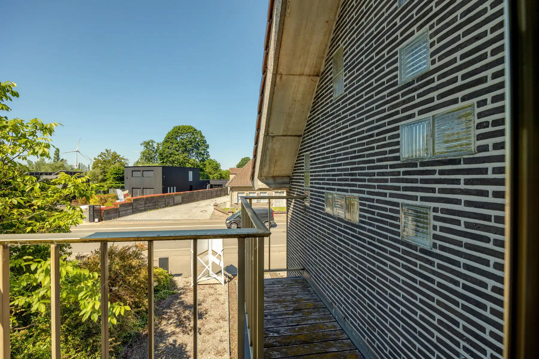 Ruime halfopen bebouwing met grote tuin foto 22