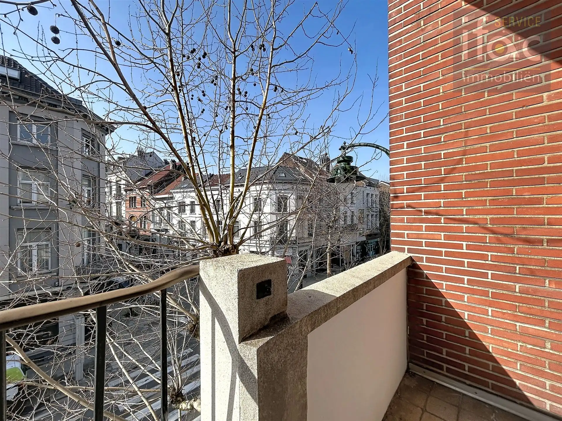 Ruim appartement van (110m²) met terras  foto 5