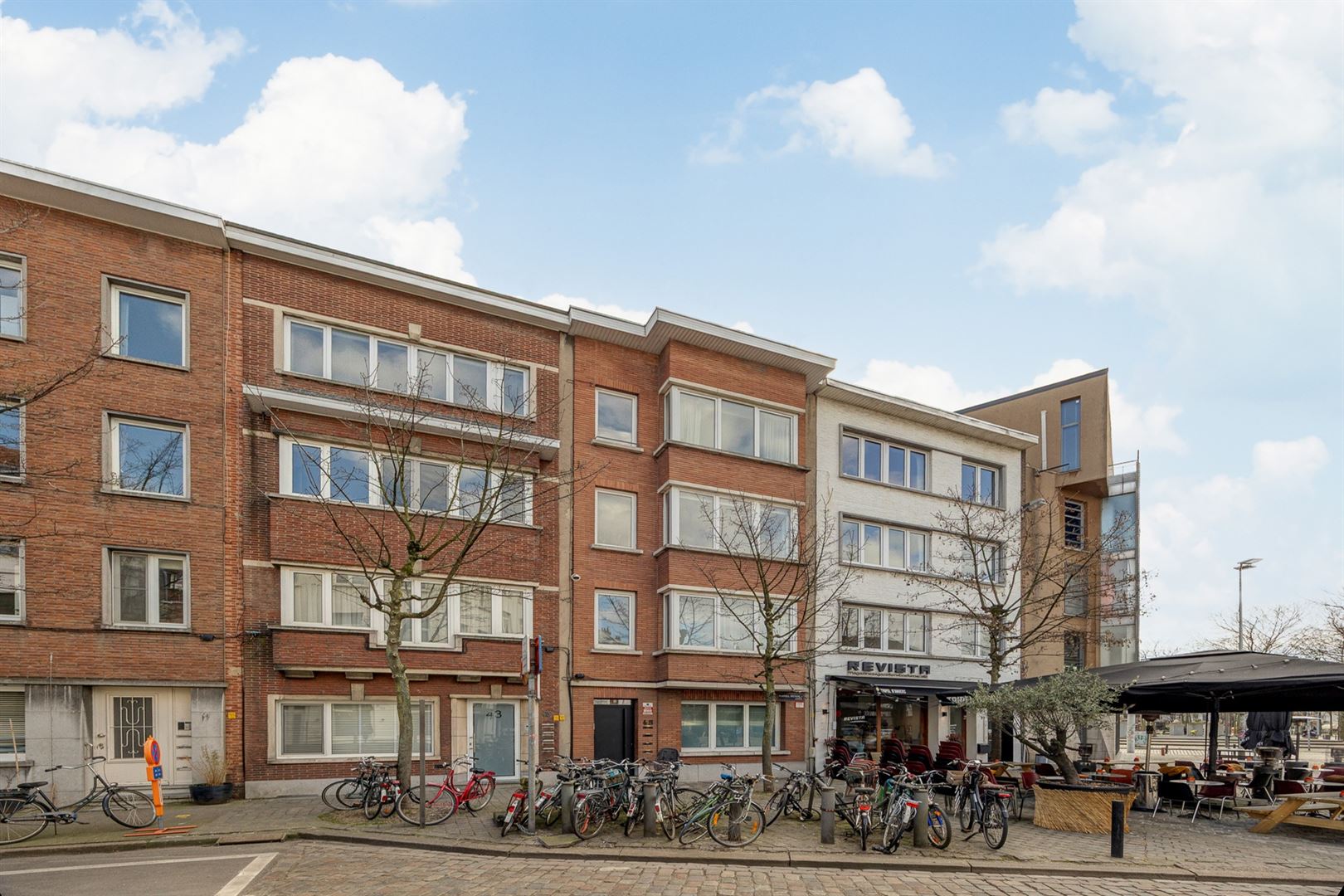 Hip gelijkvloers met groot terras foto 13