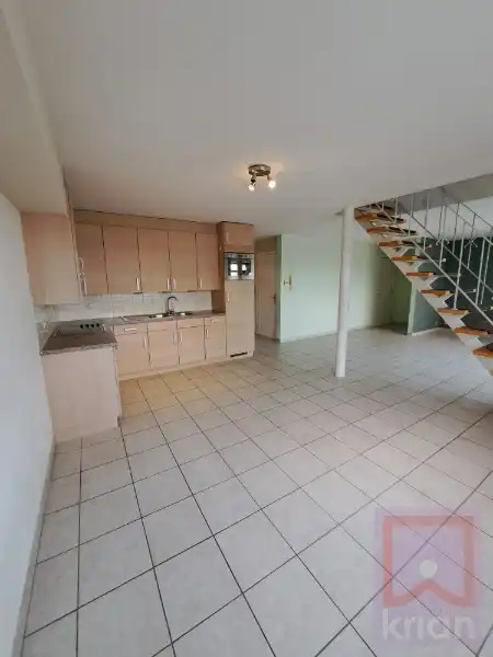 Ruim duplexapp met 3 slaapkamers, 2 auto staanplaatsen en tuin. foto 4