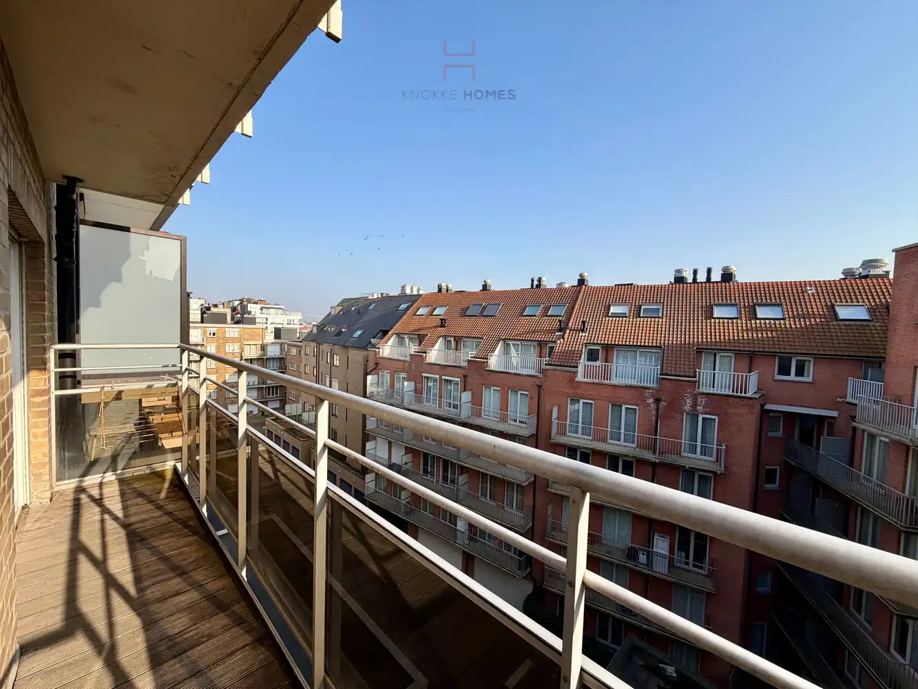 Ruim vier-slaapkamerappartement met prachtig frontaal zeezicht foto 14