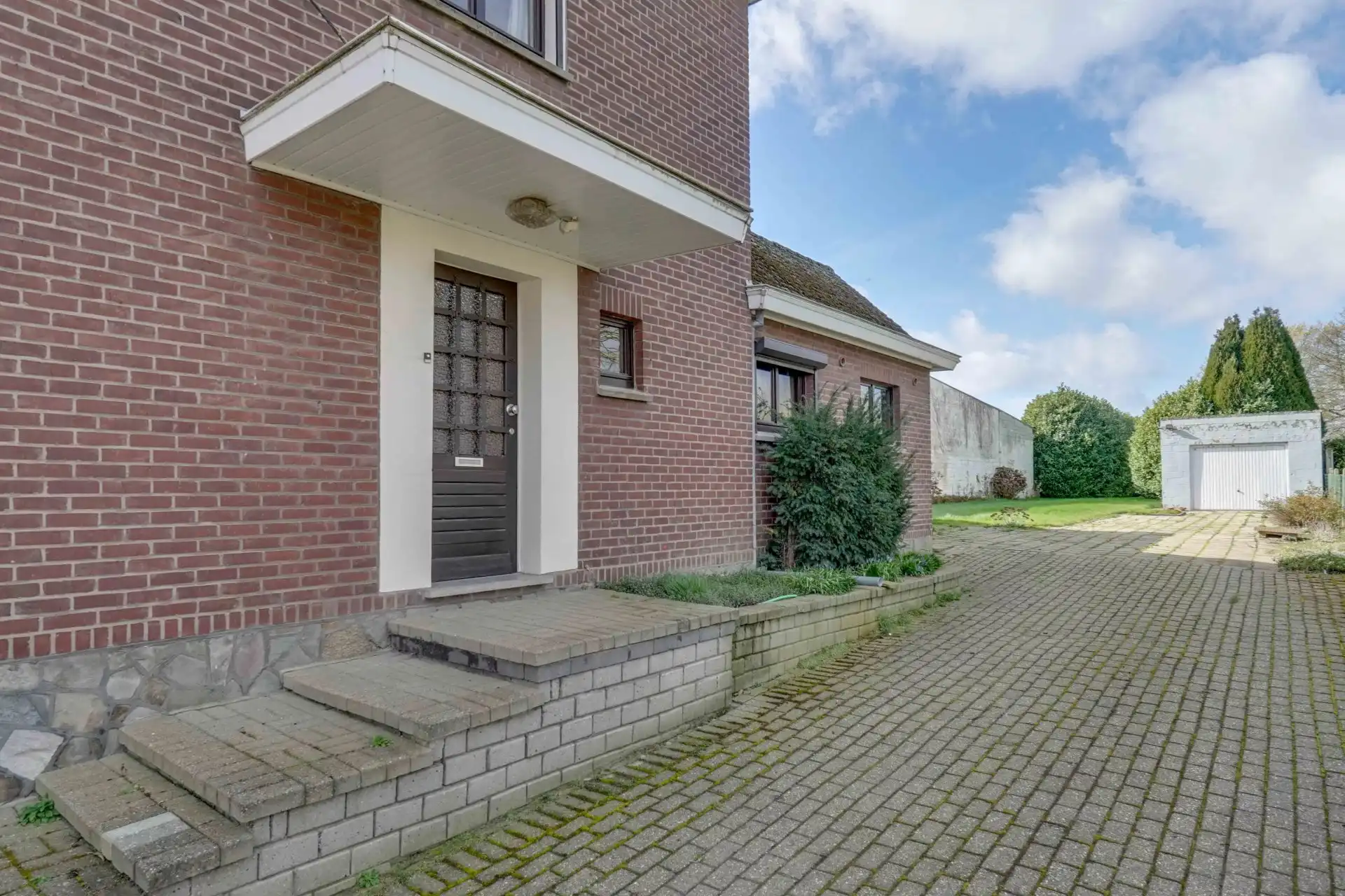 Halfopen bebouwing met 4 slaapkamers en vrijstaande garage foto 28