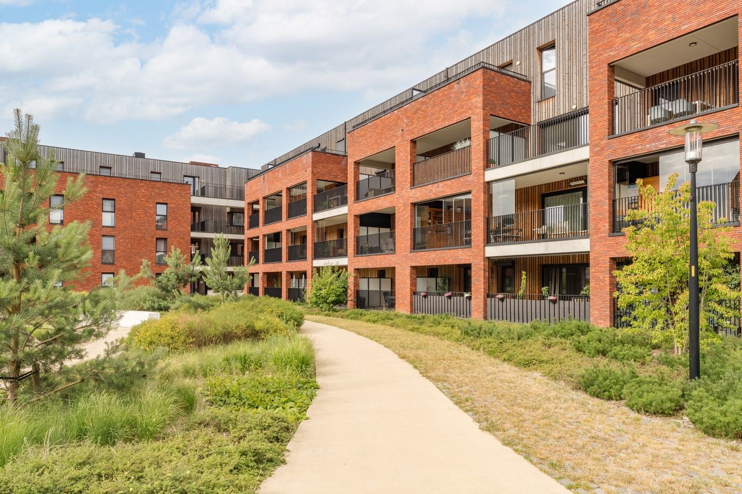 Ruim en lichtrijk  3 slaapkamer appartement met 2 terrassen  (49m²)  op toplocatie in Overpelt centrum foto {{pictureIndex}}