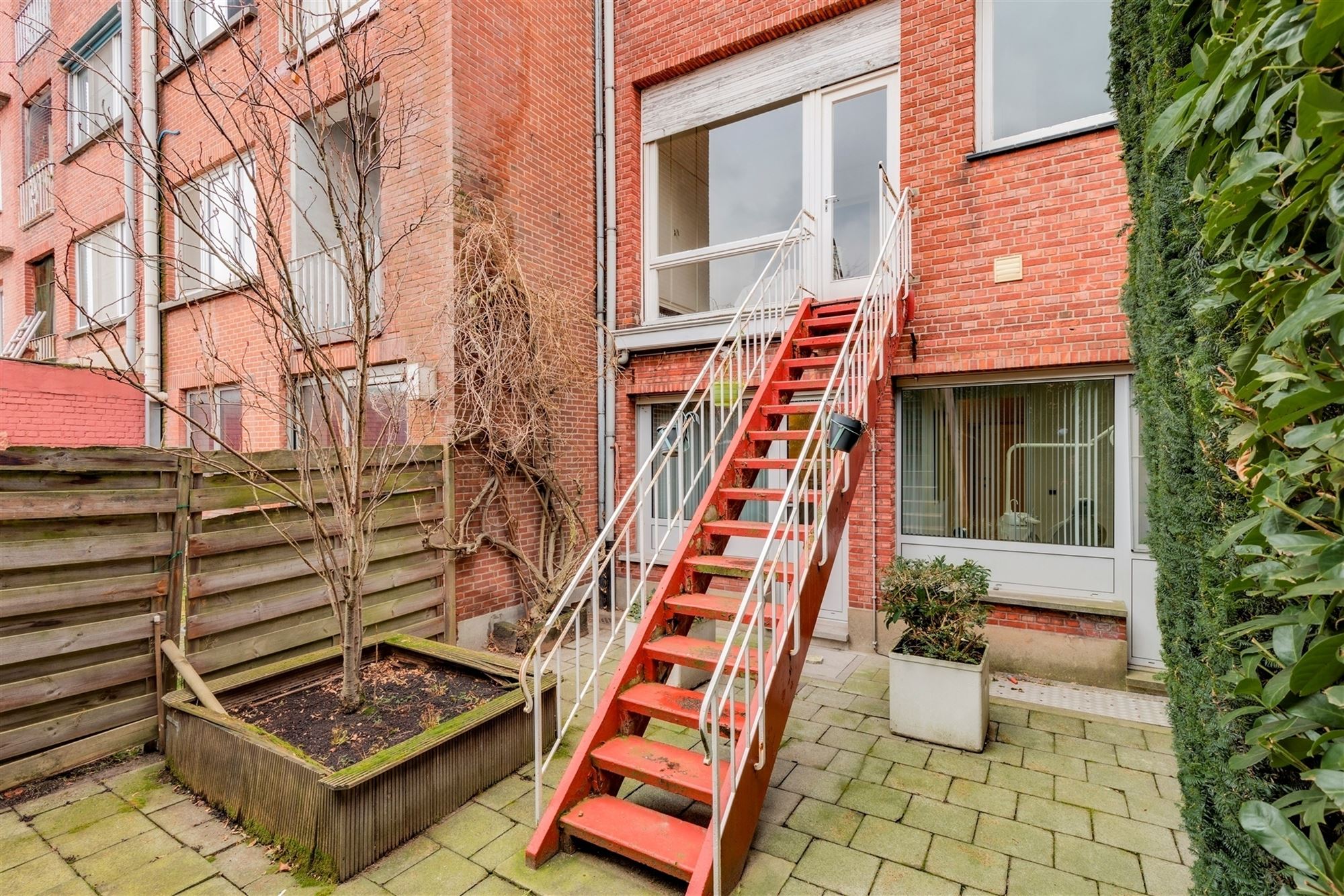 Praktijkwoning met 6 - 7 slaapkamers en gezellige tuin foto 11
