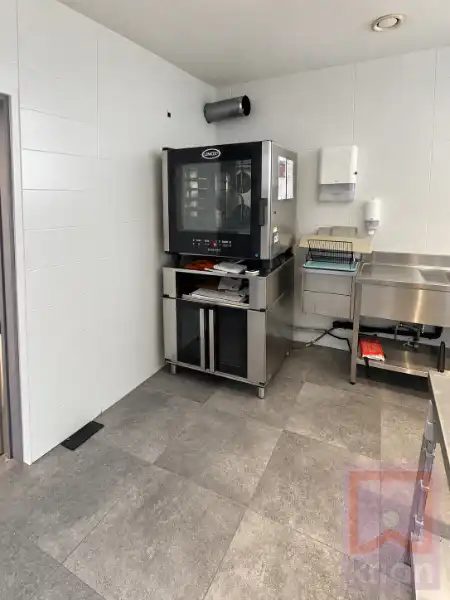 Instapklare ingerichte bakkerijwinkel met opslagplaats/magazijn foto 12