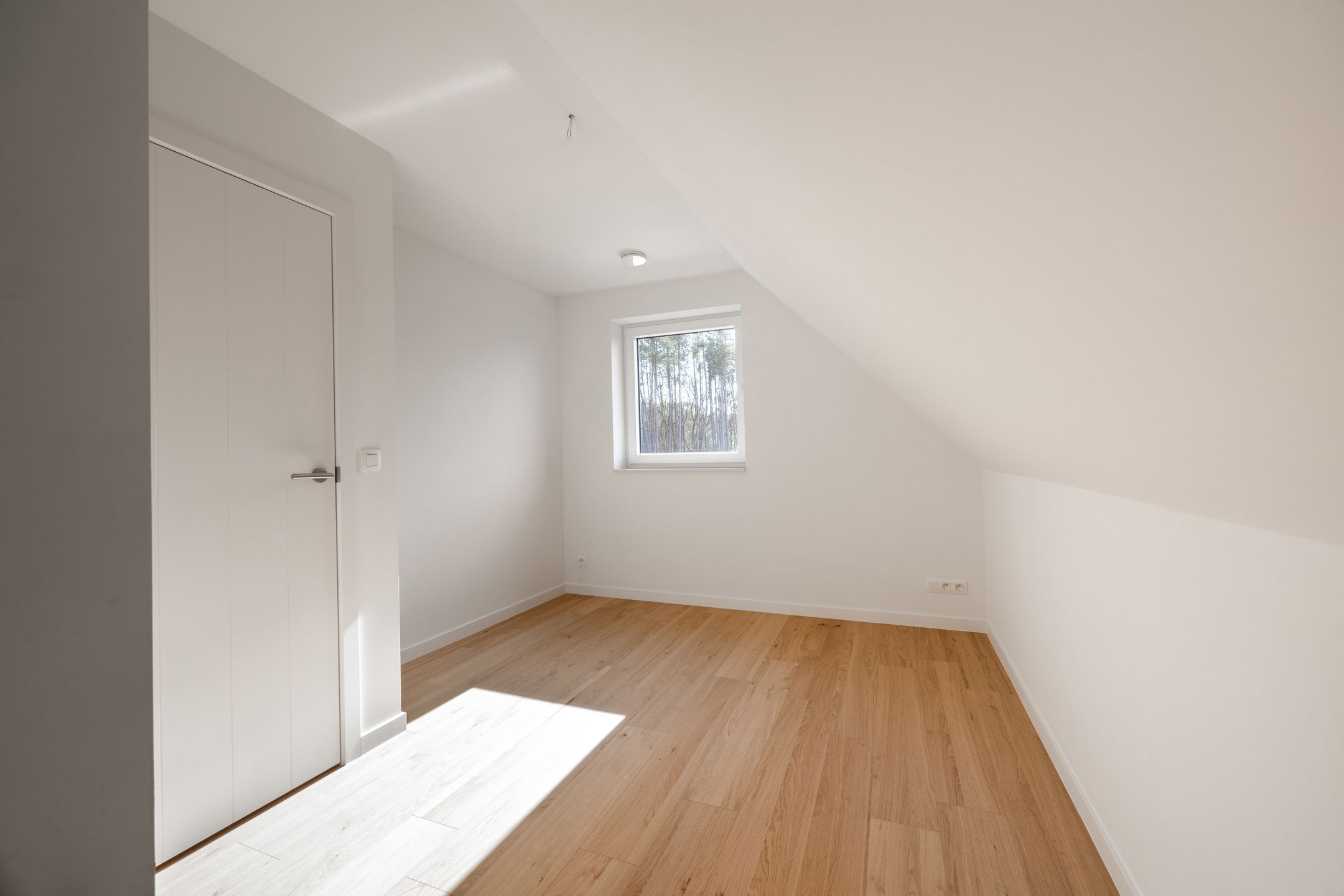 Stijlvolle nieuwbouwkoppelwoning met adembenemend boszicht foto 29