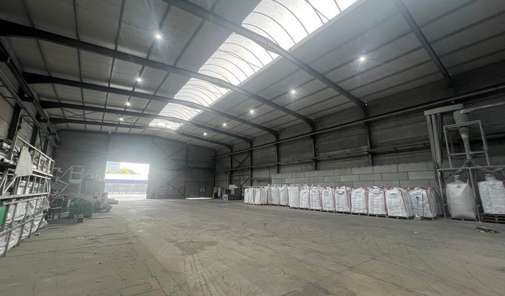 Loods met verharde buitenruimte te huur in Waregem foto 9