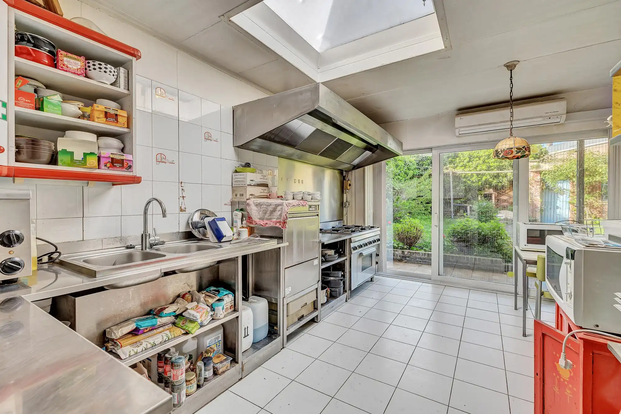 Op strategische uitvalsbasis bevindt zich deze handelswoning foto 23