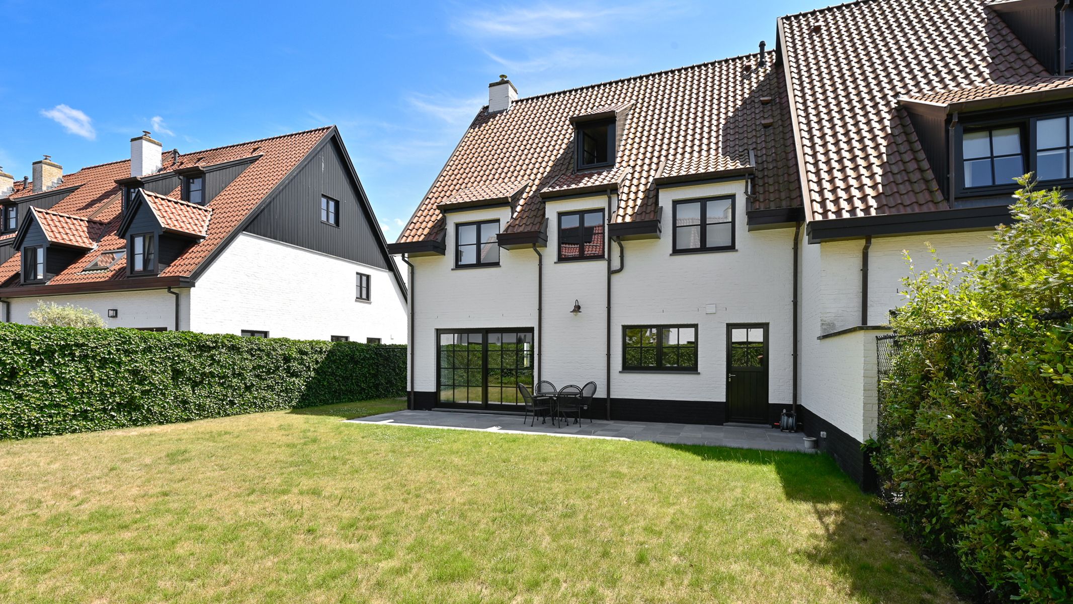 EXCLUSIEF: Prachtige woning gelegen in woonerf Middelhoek foto {{pictureIndex}}