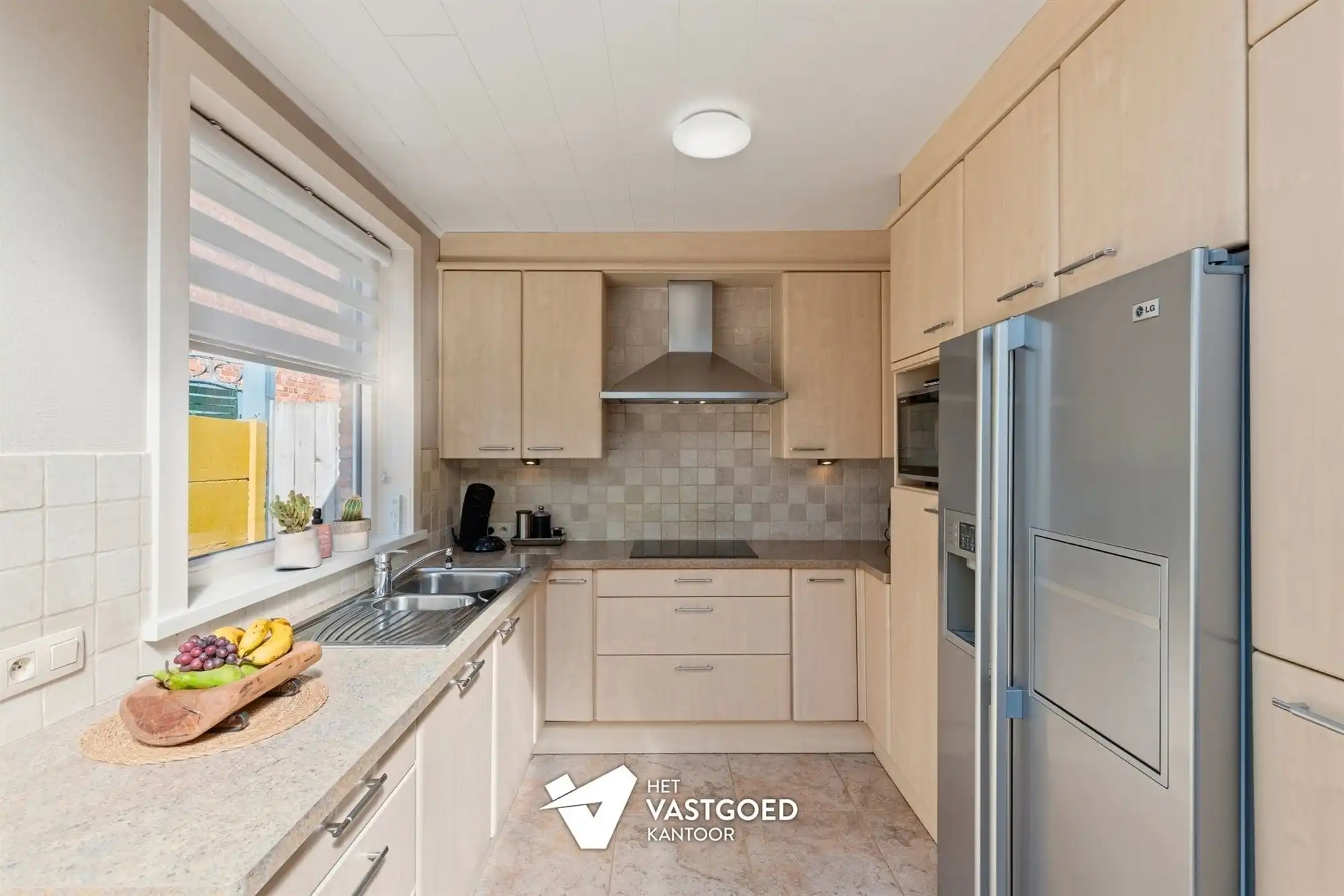 INSTAPKLAAR GELIJKVLOERS APPARTEMENT MET TERRAS, TUIN EN GARAGE foto 9