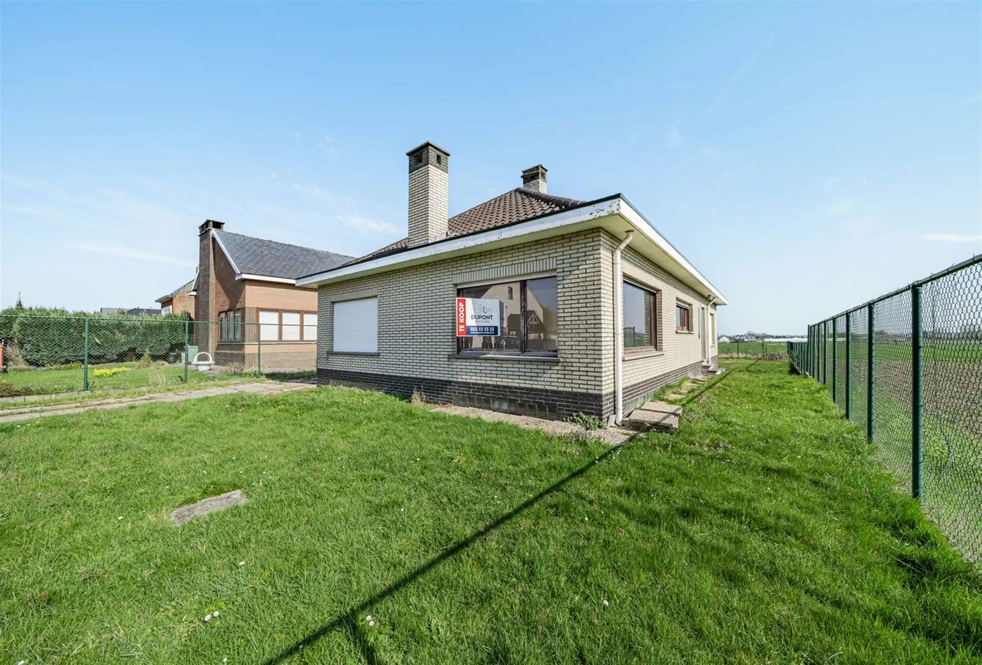 Hoofdfoto van de publicatie: Vrijstaande woning met 3 slaapkamers, gelegen op een mooi perceel van 910m²