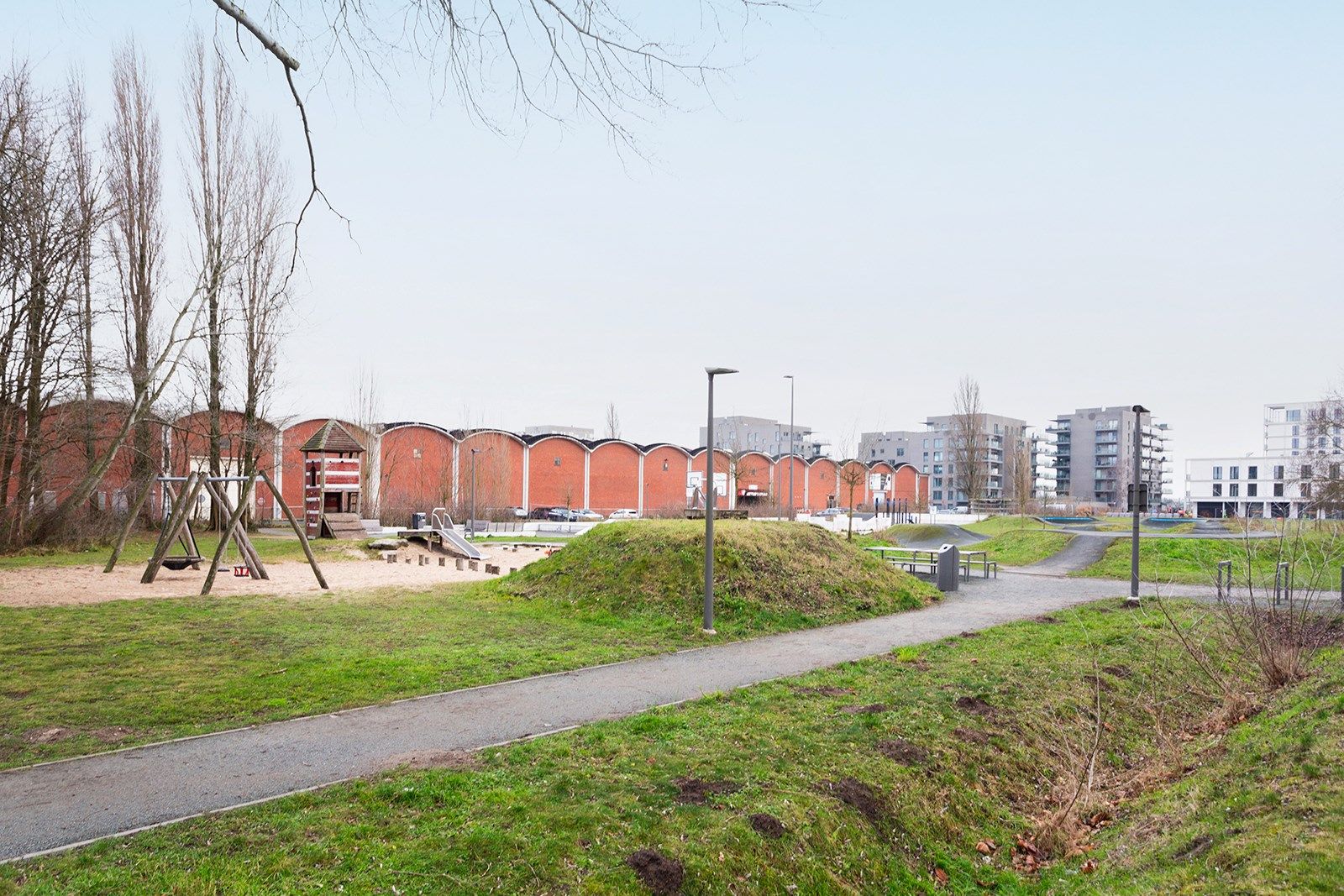 Halfopen bebouwing met 2 terrassen in de Regattawijk!  foto 22