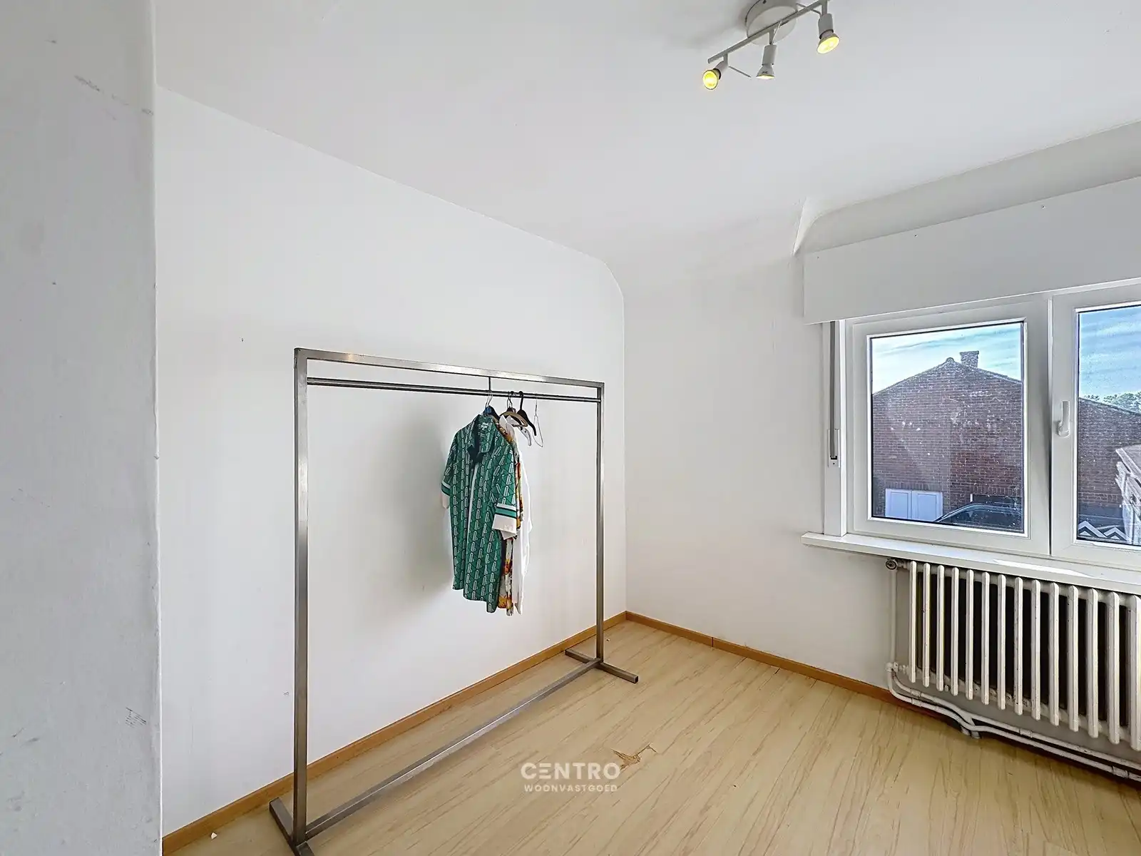 Instapklare woning met 4/5 slpks en RUIME polyvalente ruimte/magazijn (circa 700m²)! foto 16