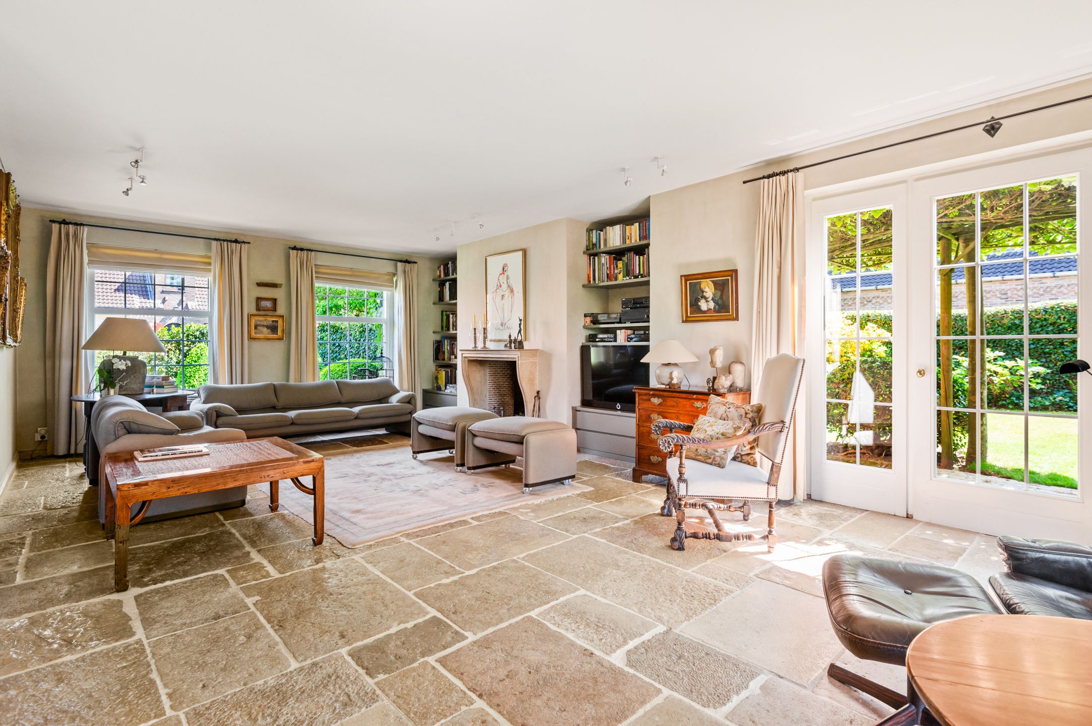 Heel ruime woning met mooie tuin op toplocatie! foto 3