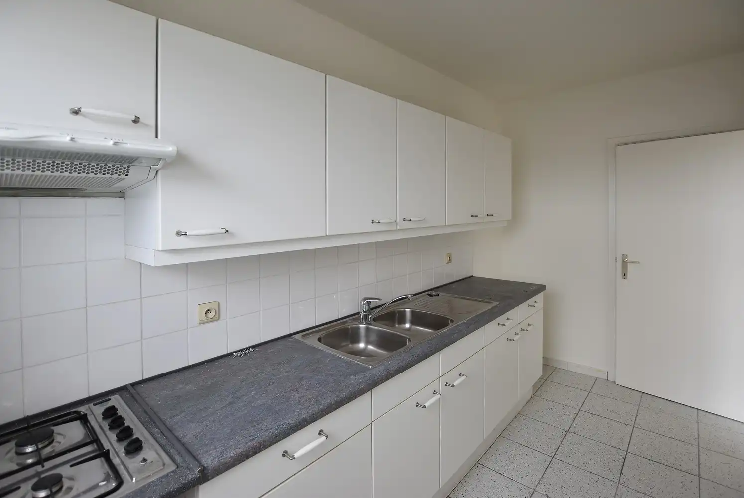 Verzorgd appartement met twee slaapkamers en terras te Deurne. foto 7