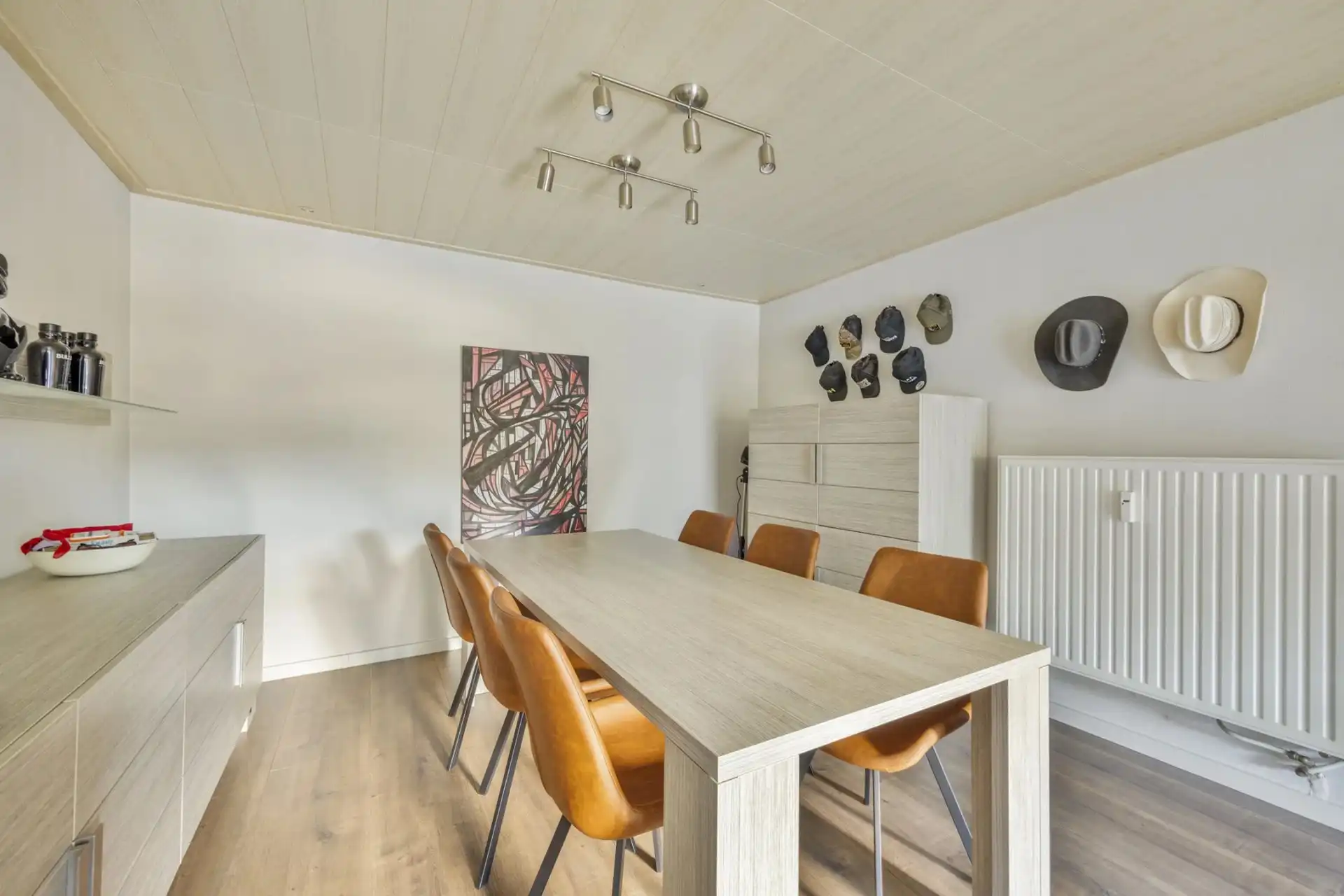 INSTAPKLAAR GERENOVEERD APPARTEMENT MET 1 SLPK, TERRAS EN GARAGEBOX IN HASSELT foto 6