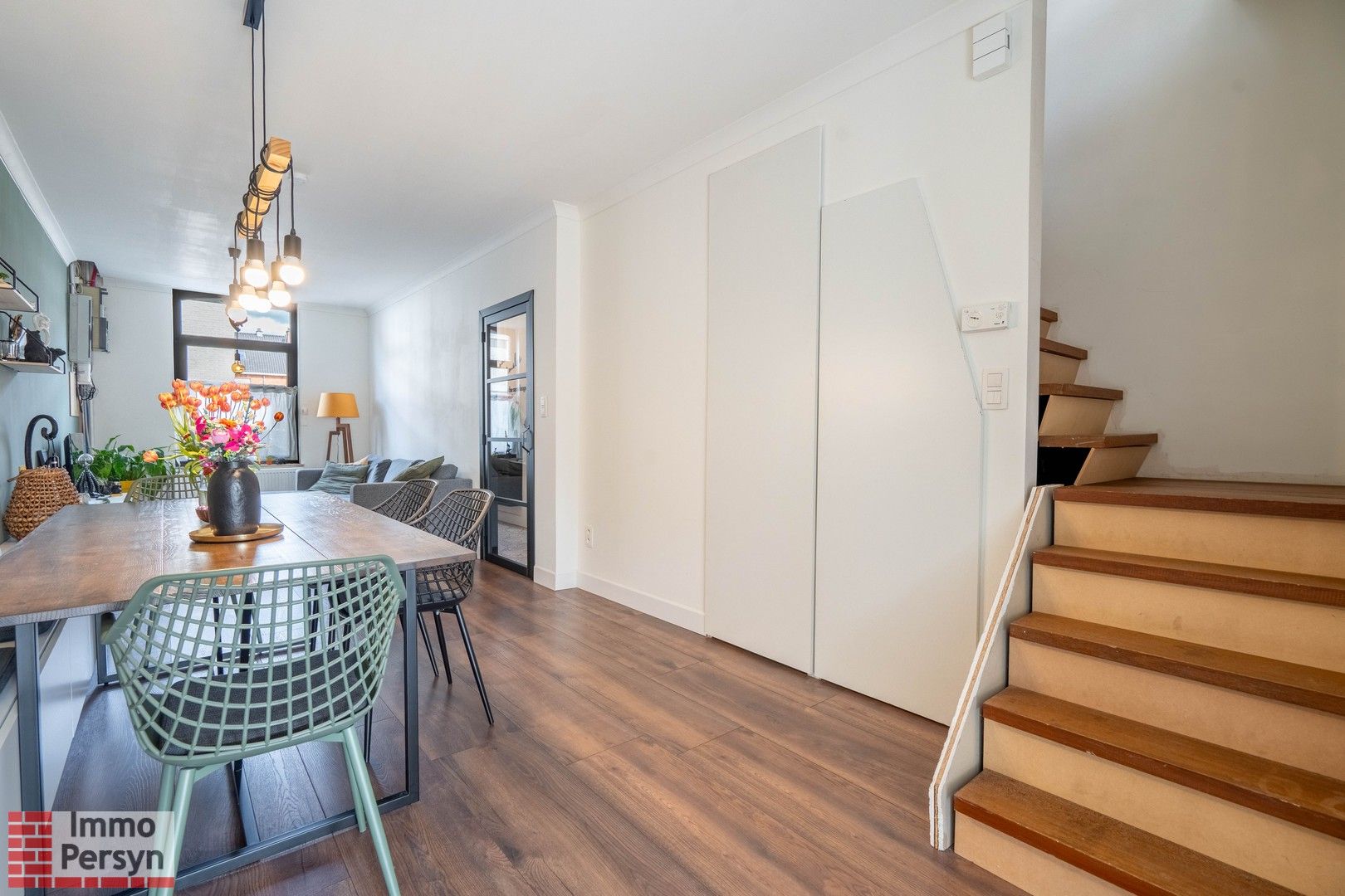 Gerenoveerde woning met 2 slaapkamers nabij het station. foto 3