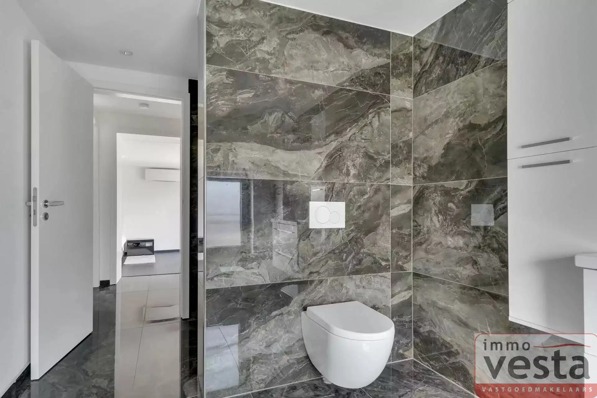 Goedgelegen, volledig gerenoveerd handelspand met woonst foto 19