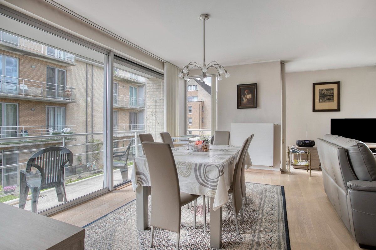 Hedendaags en perfect onderhouden appartement met twee slaapkamers en twee terrassen foto 3