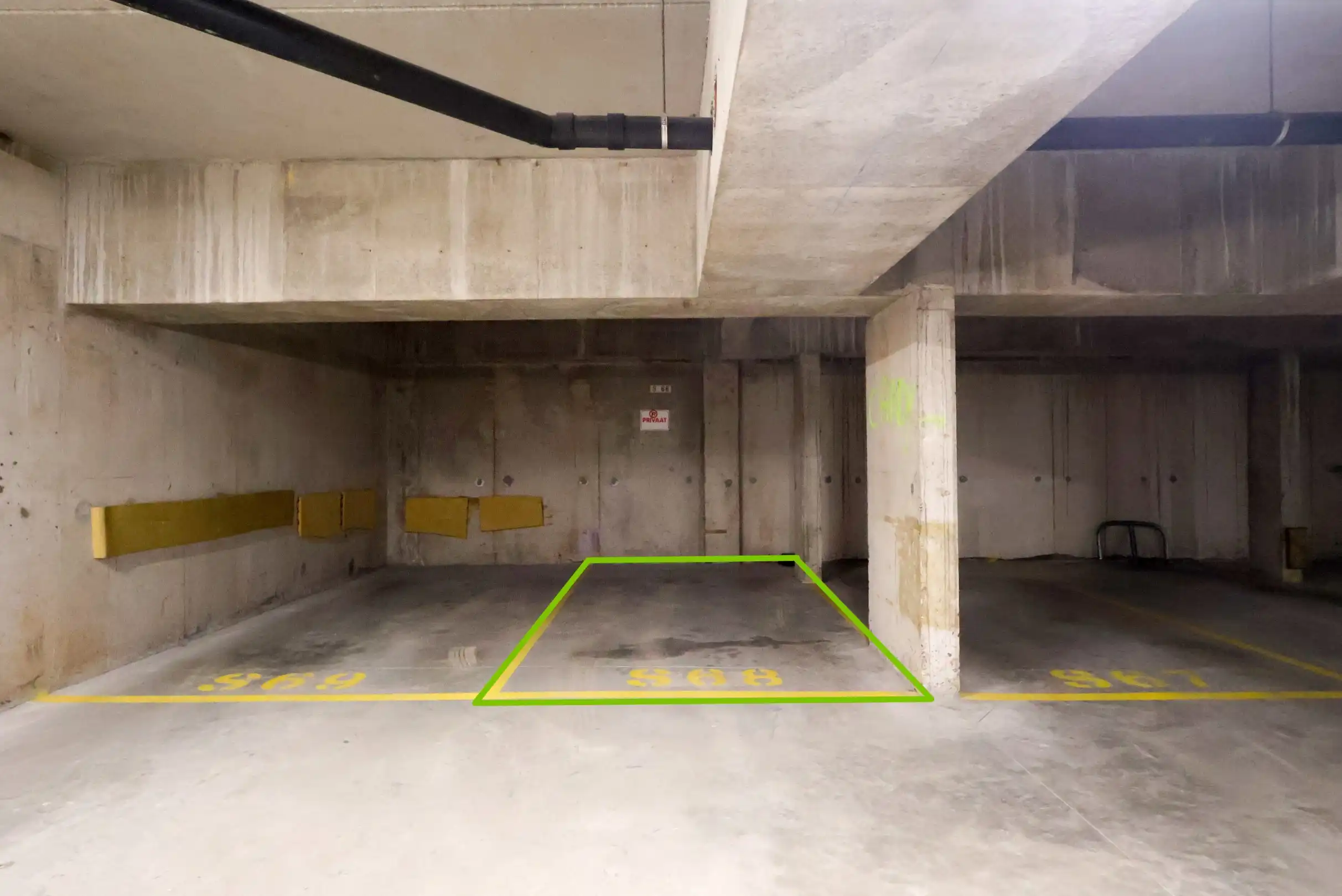 Studio met eigen terras, kelder en parkeerplaats foto 17