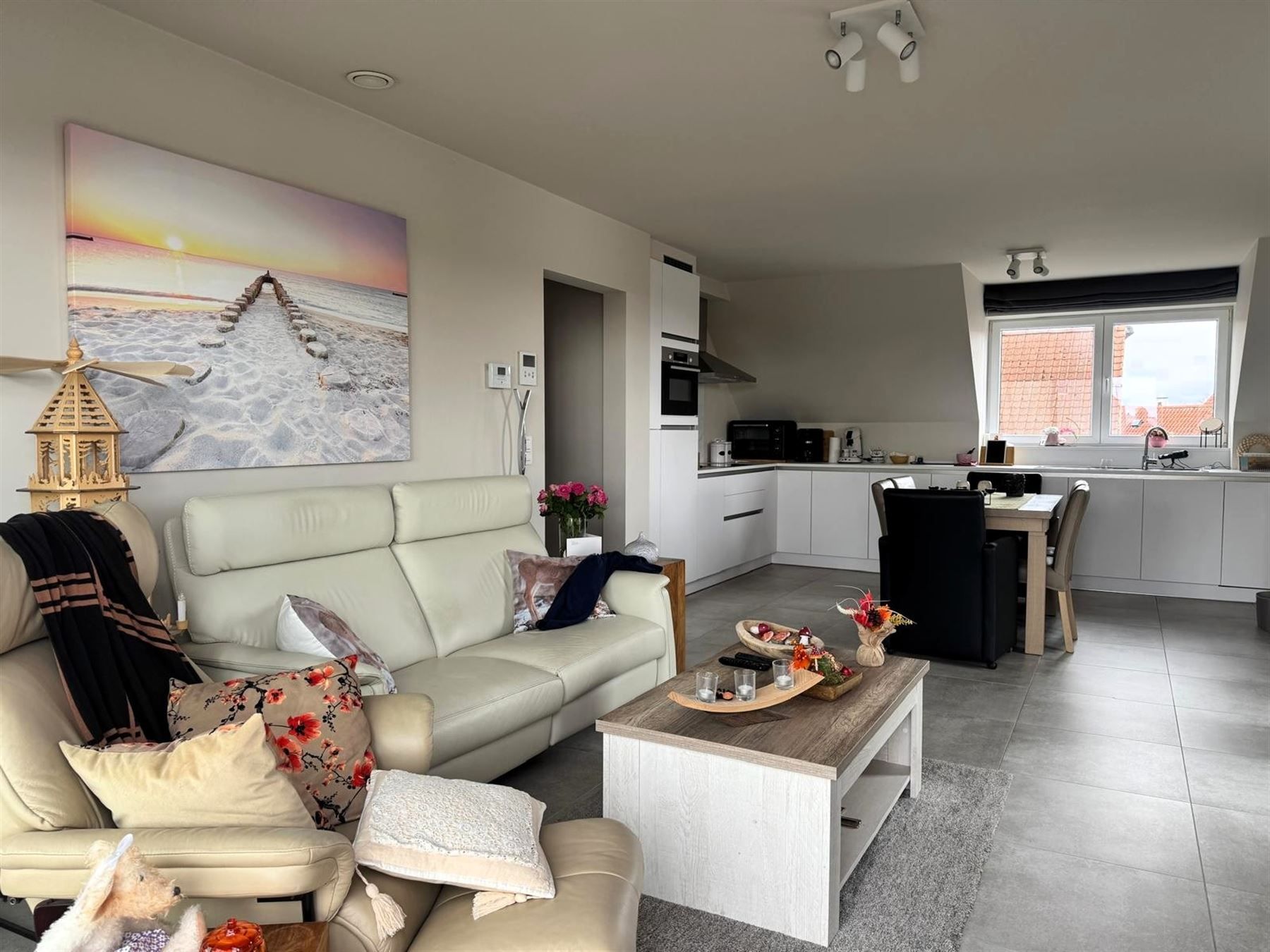 instapklaar en lichtrijk appartement met twee slaapkamers en grote zolder in Zwevegem foto 3