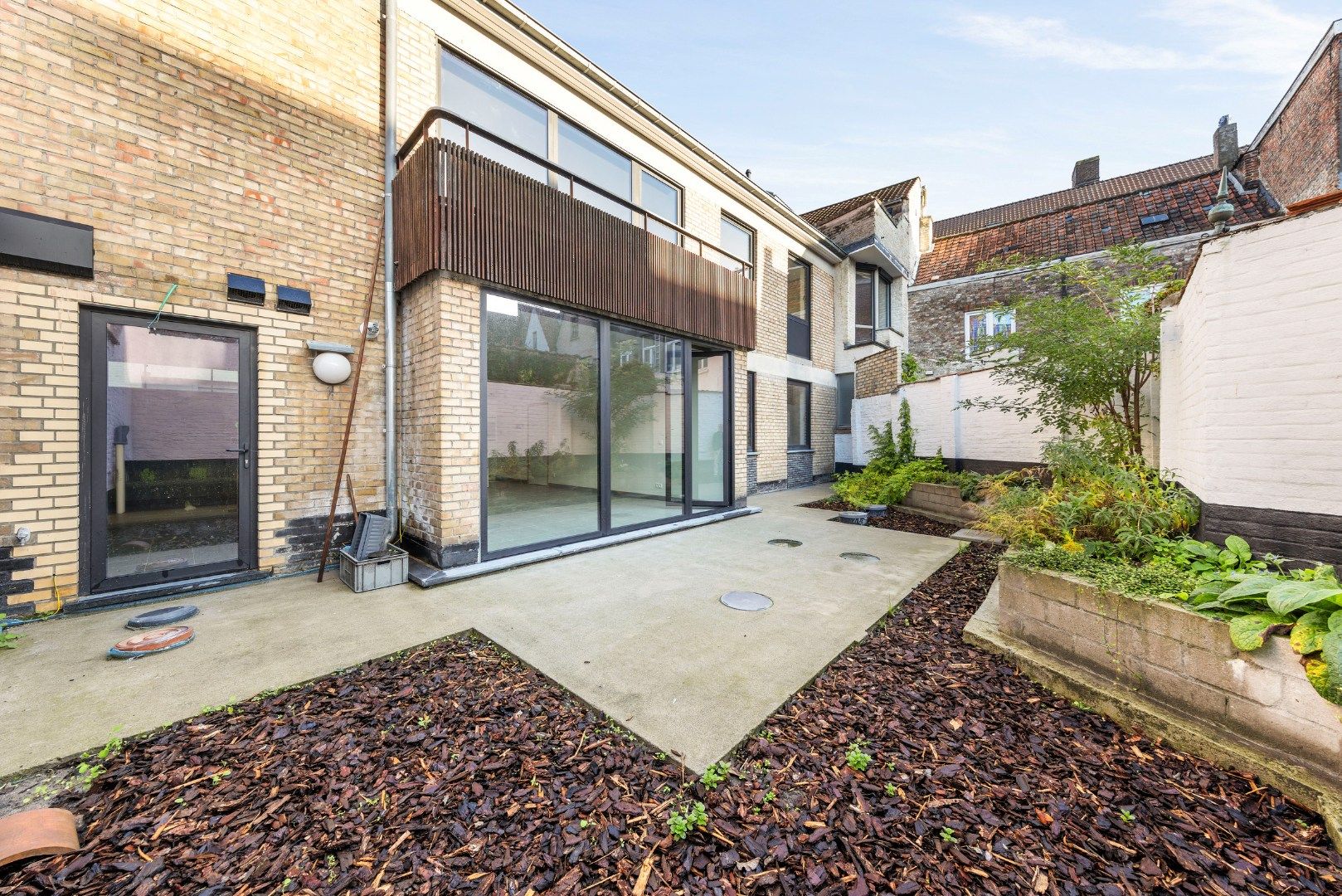 af te werken kangoeroewoning met binnentuin binnen de Brugse Reien foto 2