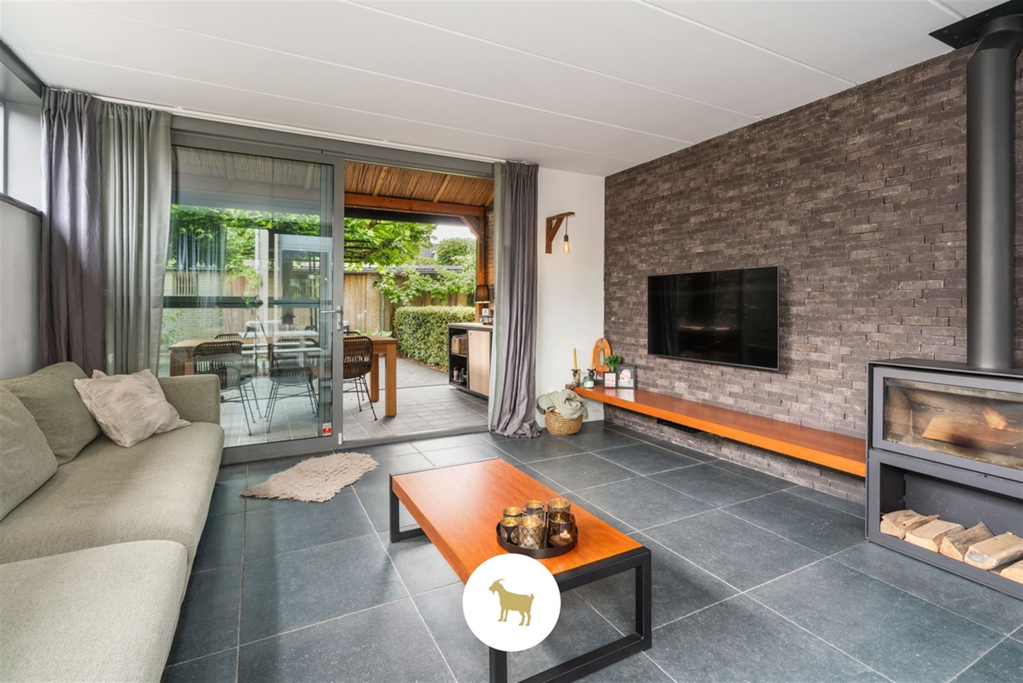 Instapklare lichtrijke OPEN BEBOUWING met 3 (mogelijkheid tot 4) SLAAPKAMERS, stijlvol overdekt TERRAS en gezellige (BINNEN)TUIN op een PERCEEL van ca. 435 m² foto 6